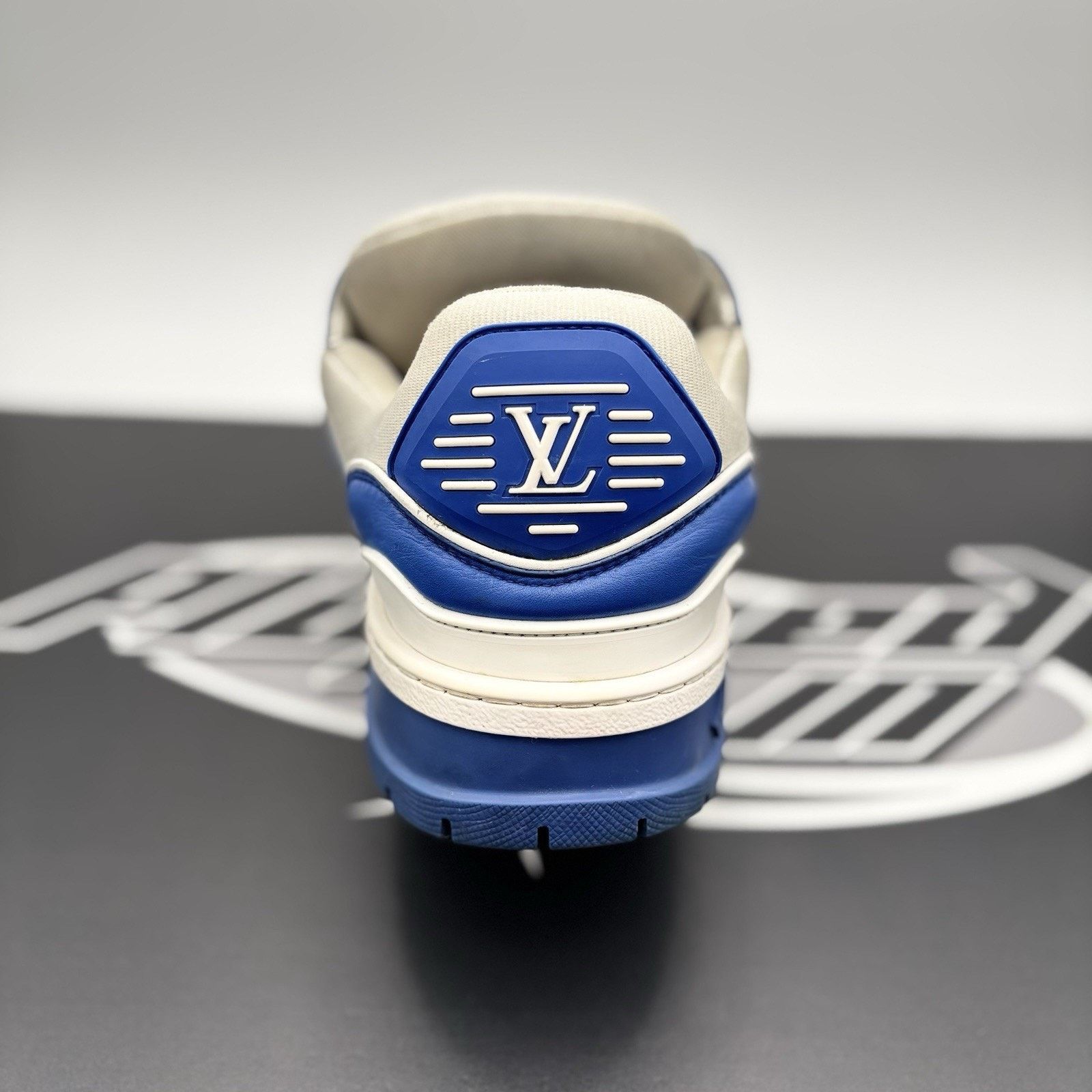 Louis Vuitton (11.5-12 US) Louis Vuitton Maxi ' Blue White ' Size US 12 / EU 45 - 3 Thumbnail