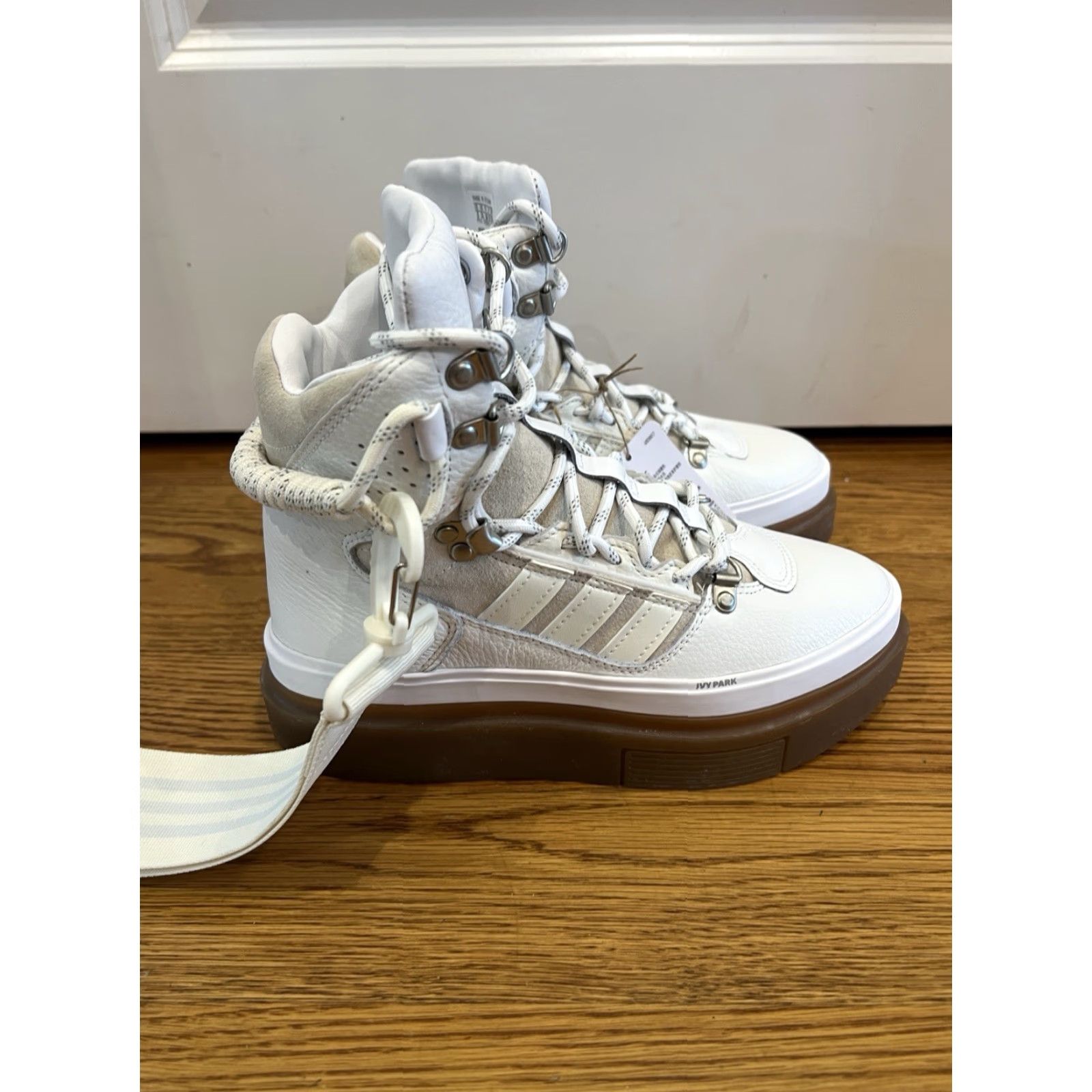 Adidas VINTAGE adidas Super Sleek Boot Beyoncé White High Top Athletic Sneakers Size 7 Women / Size 5 Men Size M / US 6-8 / IT 42-44 - 5 Thumbnail