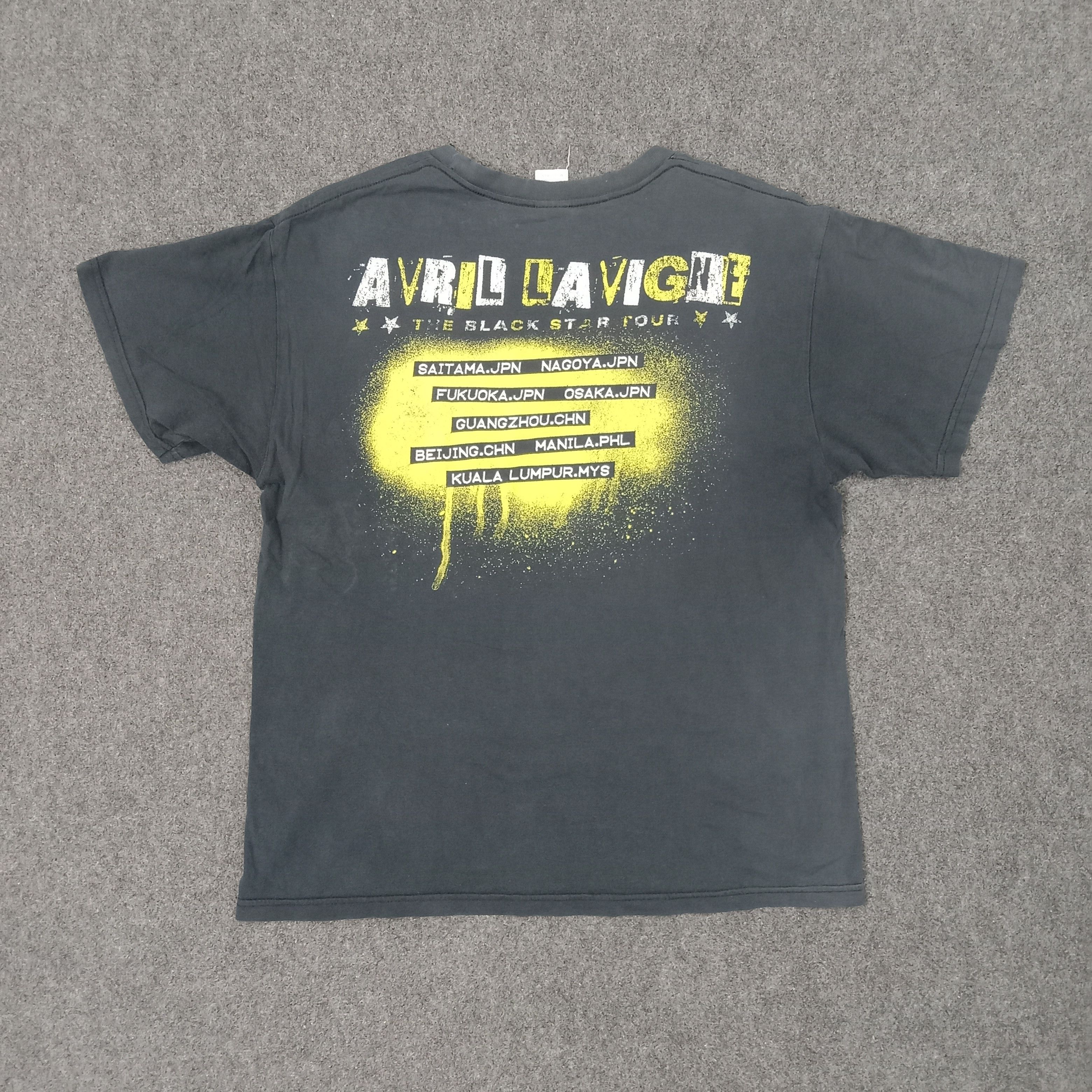 Band Tees Avril Lavigne Pop-Punk Singer Songwriter Tshirt C239N51 Size US M / EU 48-50 / 2 - 6 Thumbnail