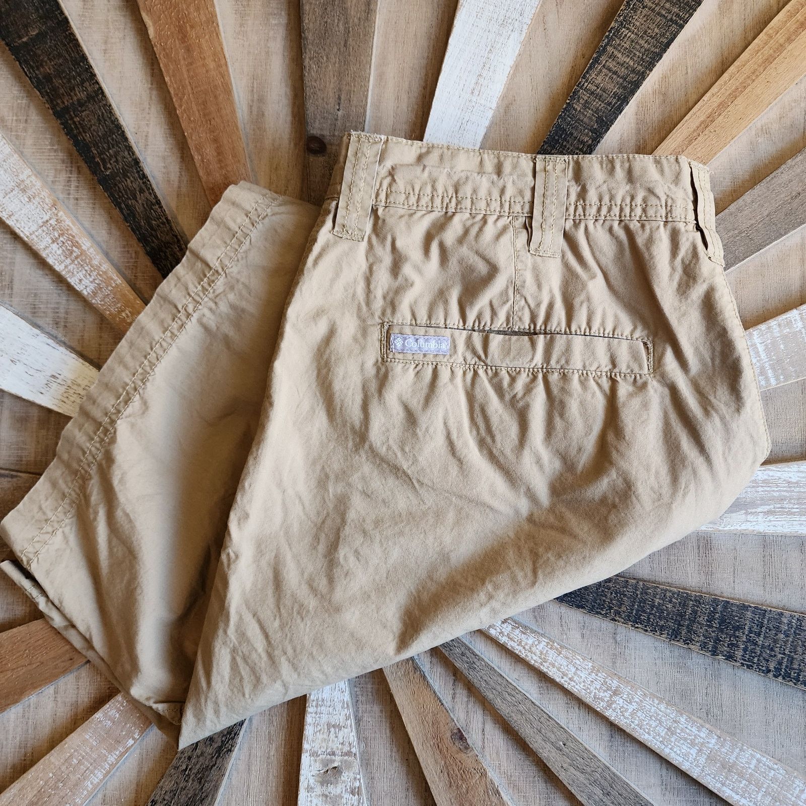 Columbia Columbia Men's Cargo Shorts Khaki Size 36x10, Outdoor Wear Size US 36 / EU 52 - 1 Thumbnail