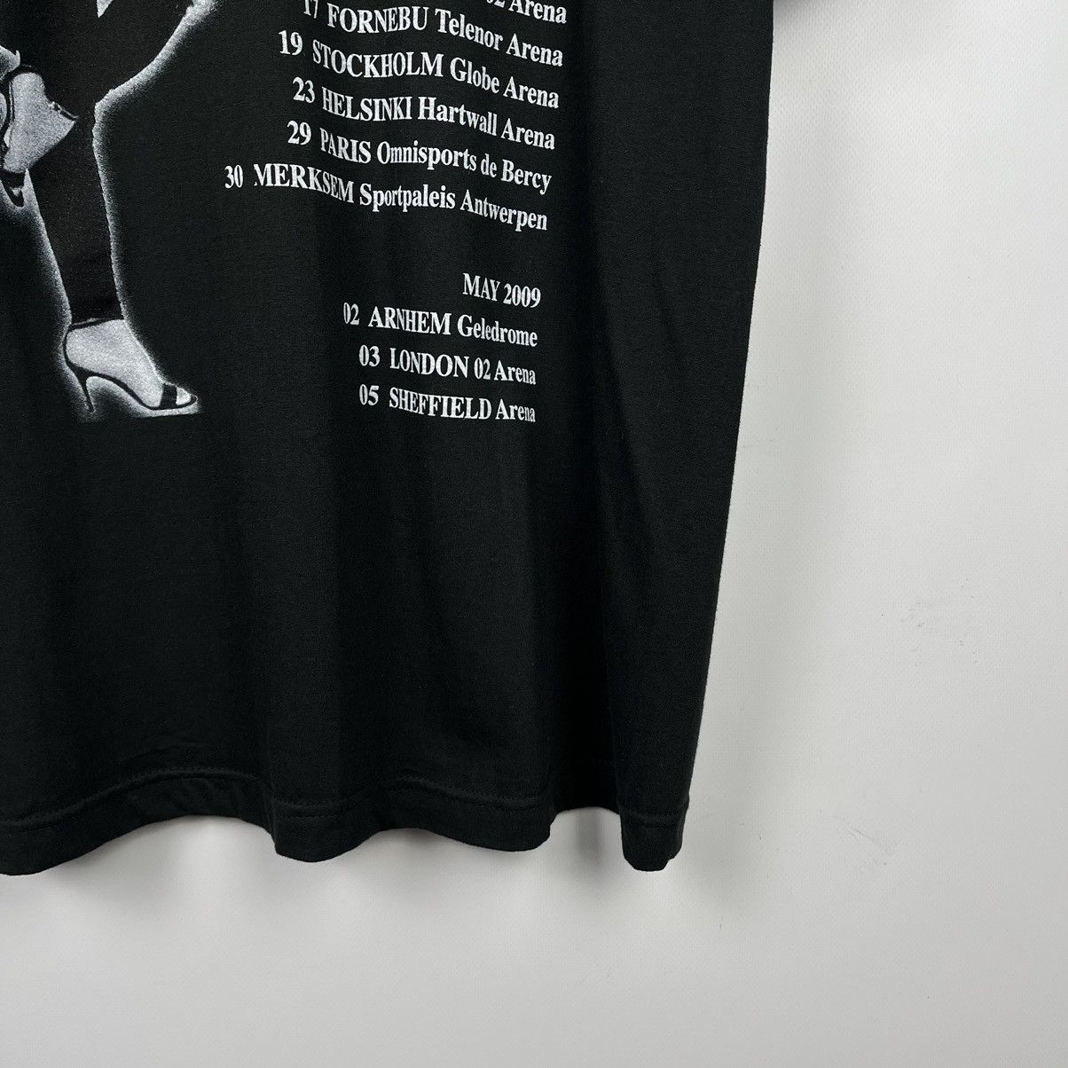 Band Tees Vintage Tina Turner Live in Concert T Shirt 00’s Size US L / EU 52-54 / 3 - 16 Thumbnail