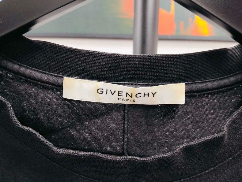 Givenchy Givenchy Short-sleeved T-shirt, size M (130), 54 43 (missi Size US M / EU 48-50 / 2 - 5 Thumbnail