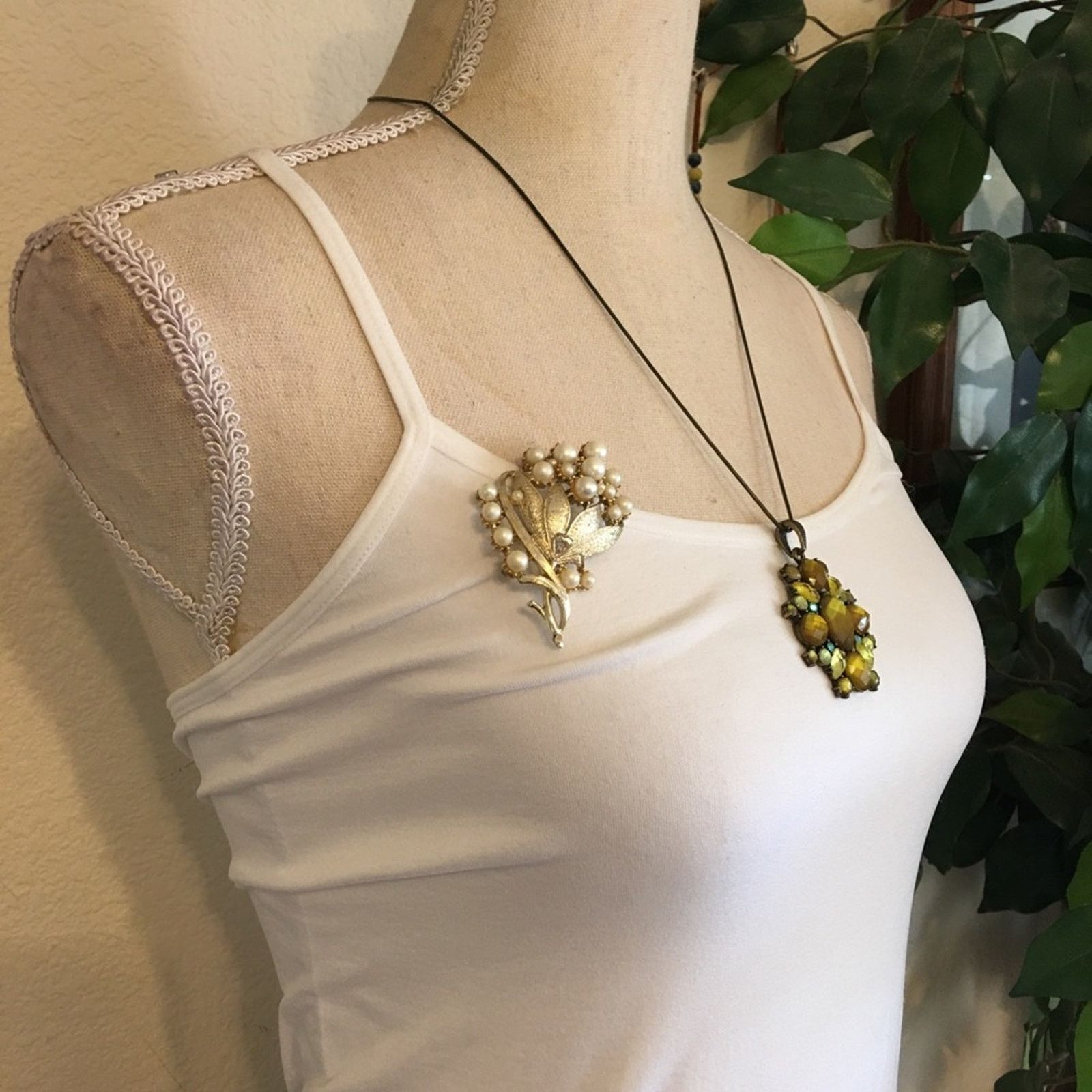 Vintage Vintage 50s Coro faux pearl gold cluster brooch Size ONE SIZE - 11 Thumbnail