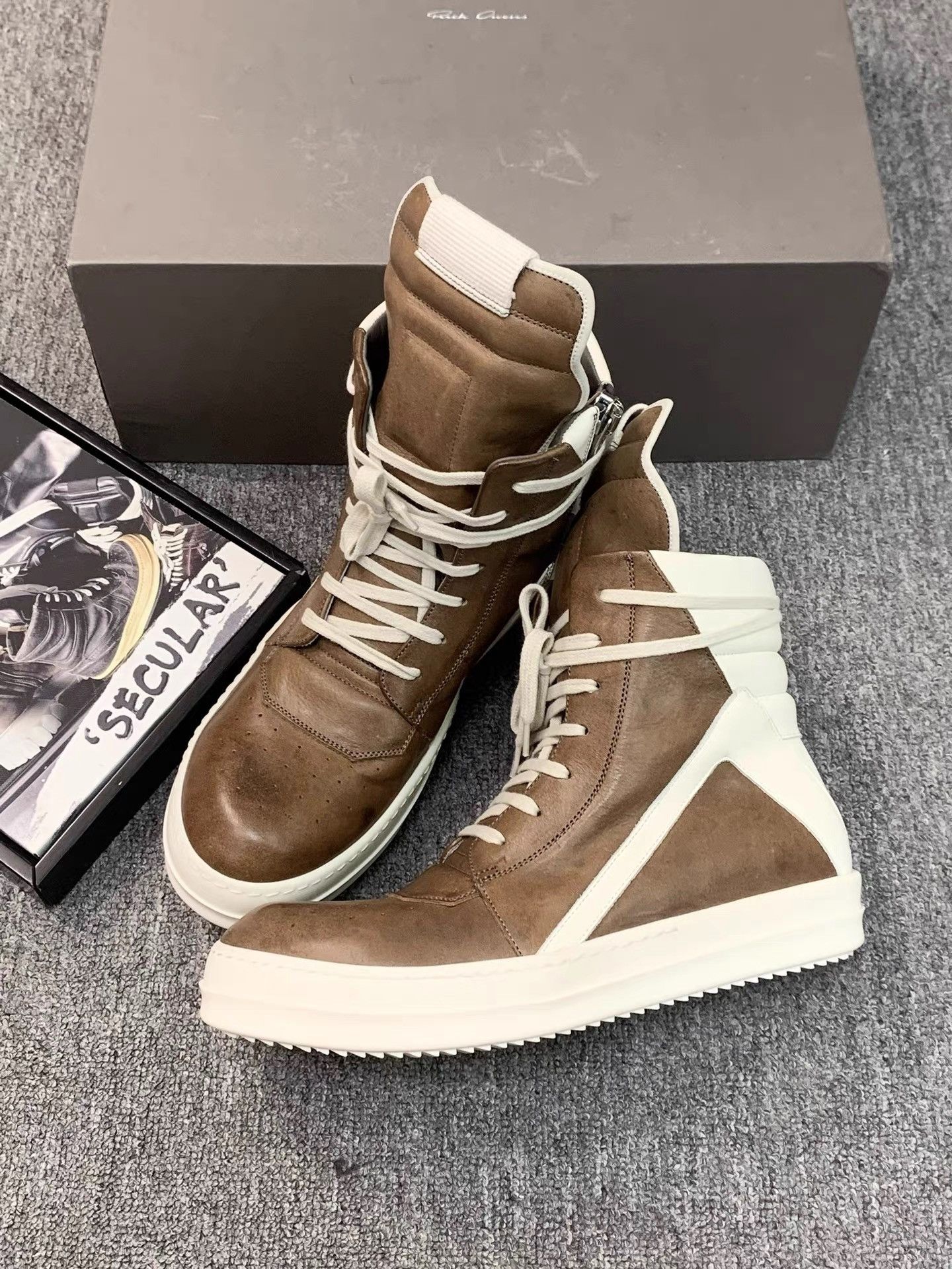 Rick Owens Rick Owens New Vintage Leather Inverted Triangle K34 Size US 8 / EU 41 - 1 Thumbnail