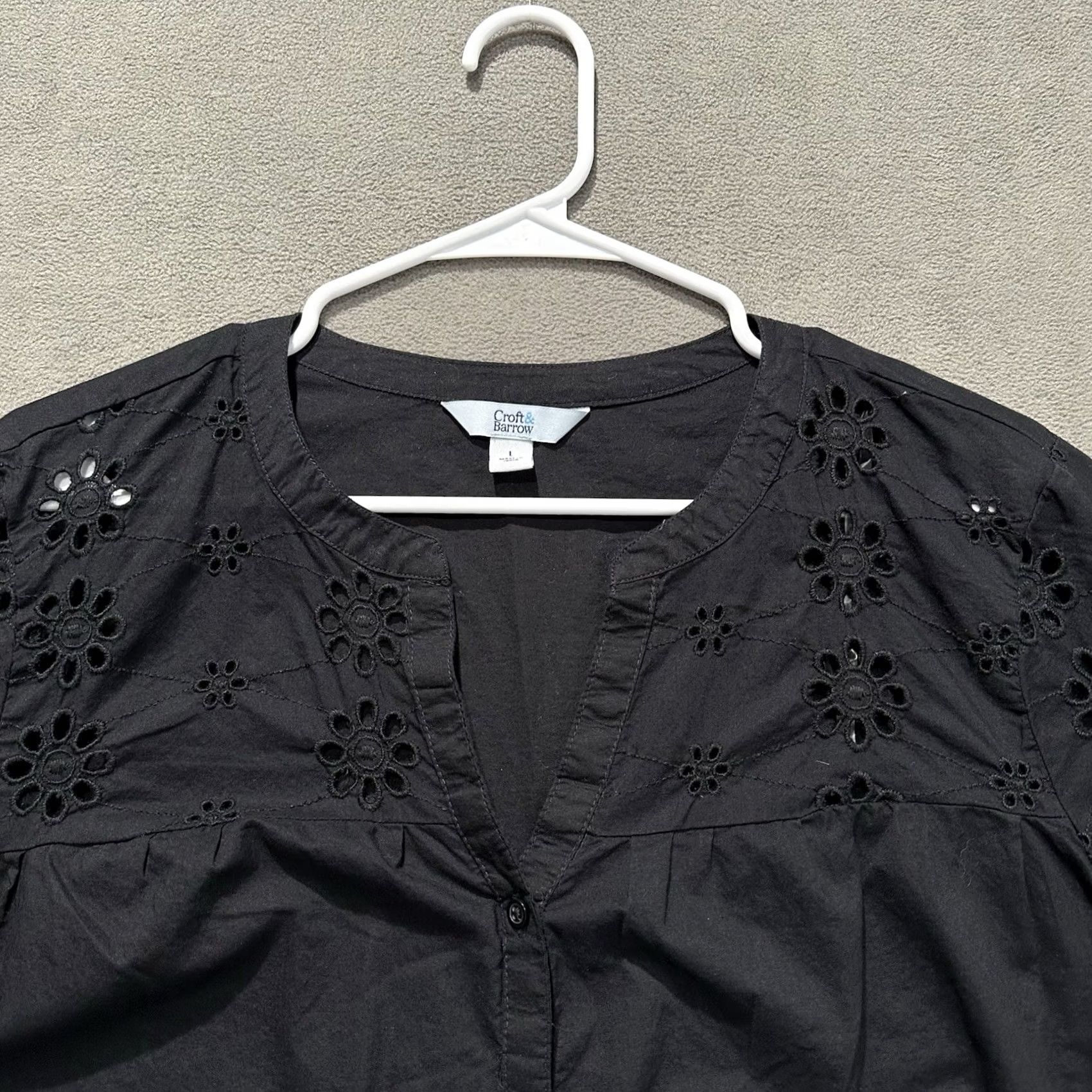 Croft & Barrow Croft & Barrow Shirt Women Large White Eyelet Black Floral Lace Sleeve Size L / US 10 / IT 46 - 3 Thumbnail