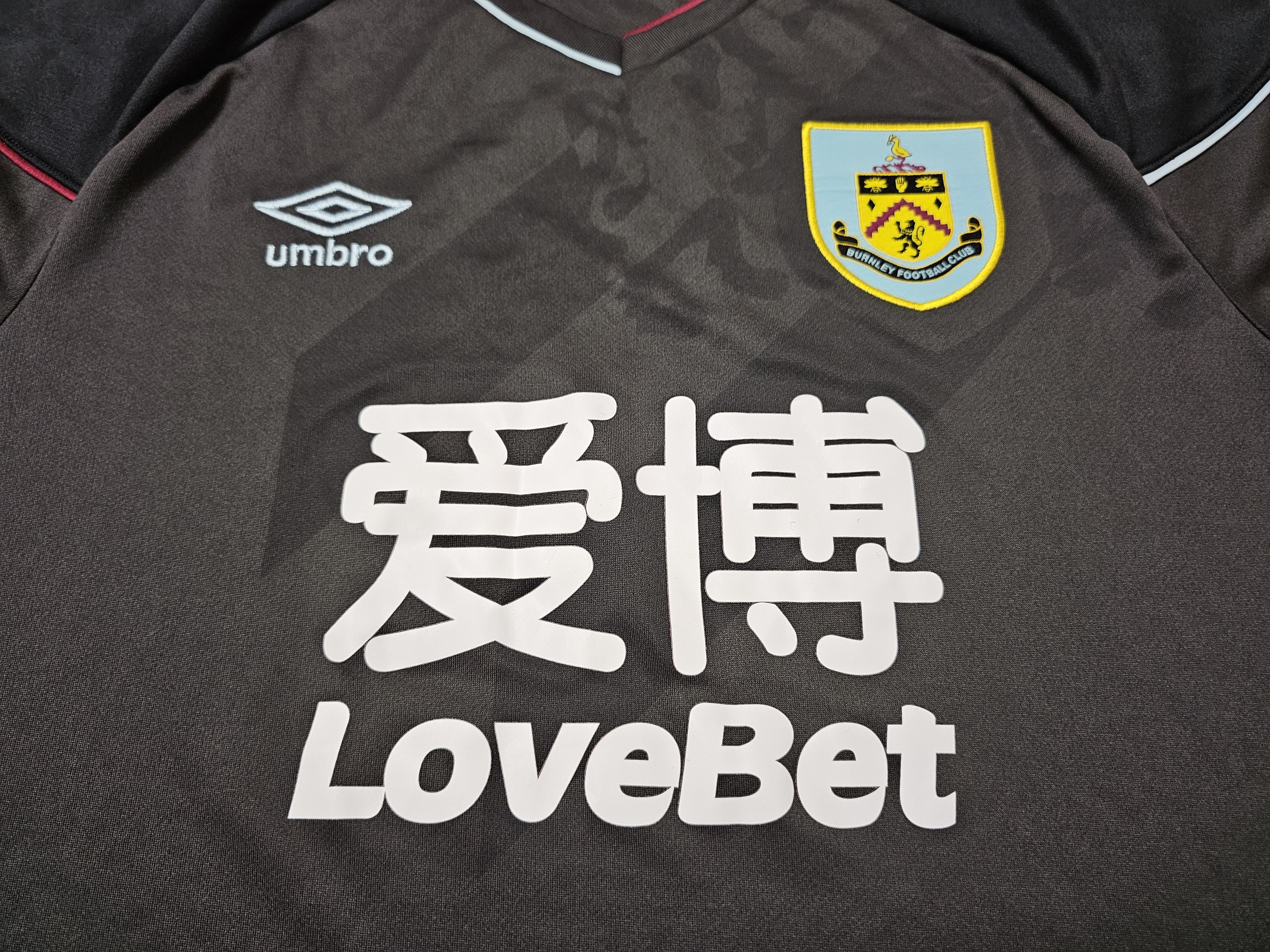 Umbro BURNLEY 2020 2021 AWAY FOOTBALL SHIRT SOCCER JERSEY Size US L / EU 52-54 / 3 - 3 Thumbnail