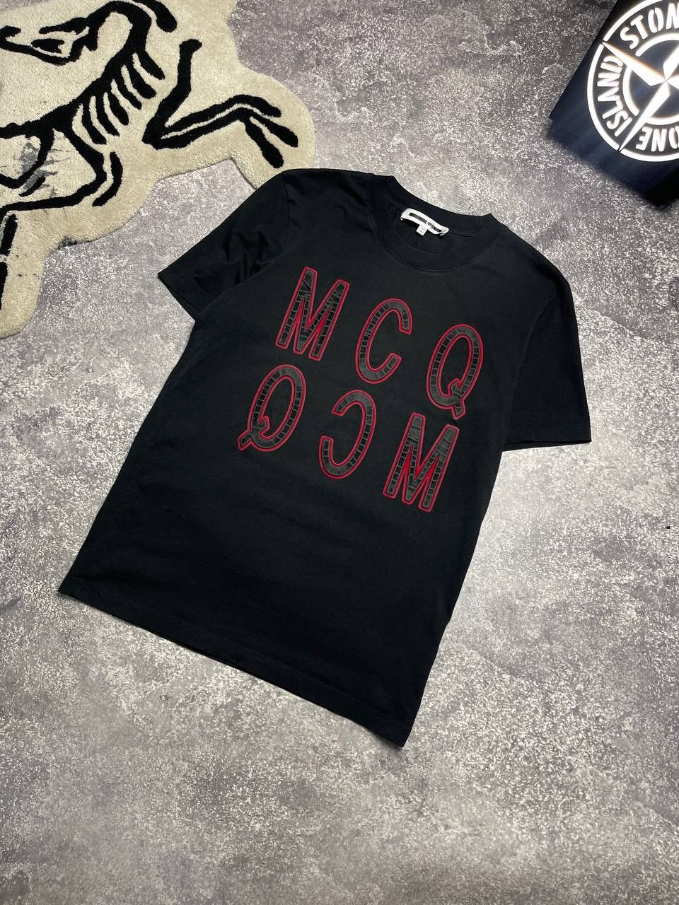 Alexander McQueen Vintage Alexander McQueen MCQ Luxury Logo Avant Garde Tee Size US XS / EU 42 / 0 - 2 Thumbnail