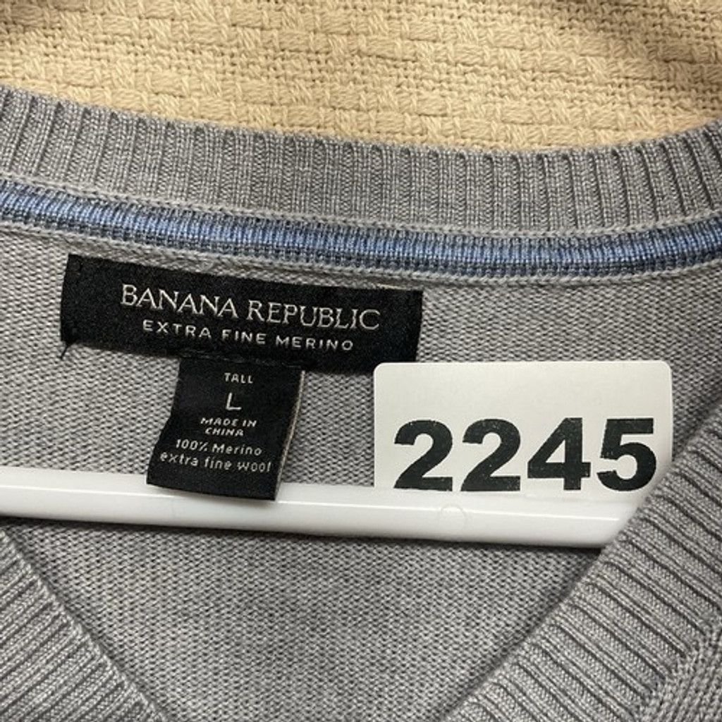 Banana Republic NWOT Banana Republic Gray Wool V-Neck Sweater Men Size L Size US L / EU 52-54 / 3 - 2 Thumbnail