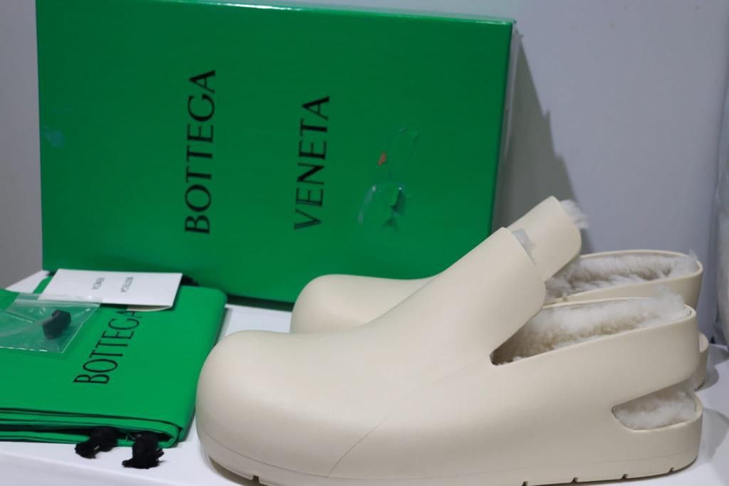 Bottega Veneta o1rshd / Puddle Shearling Cozy Low Top Shoes in Sea Salt Size US 11 / EU 44 - 19 Thumbnail
