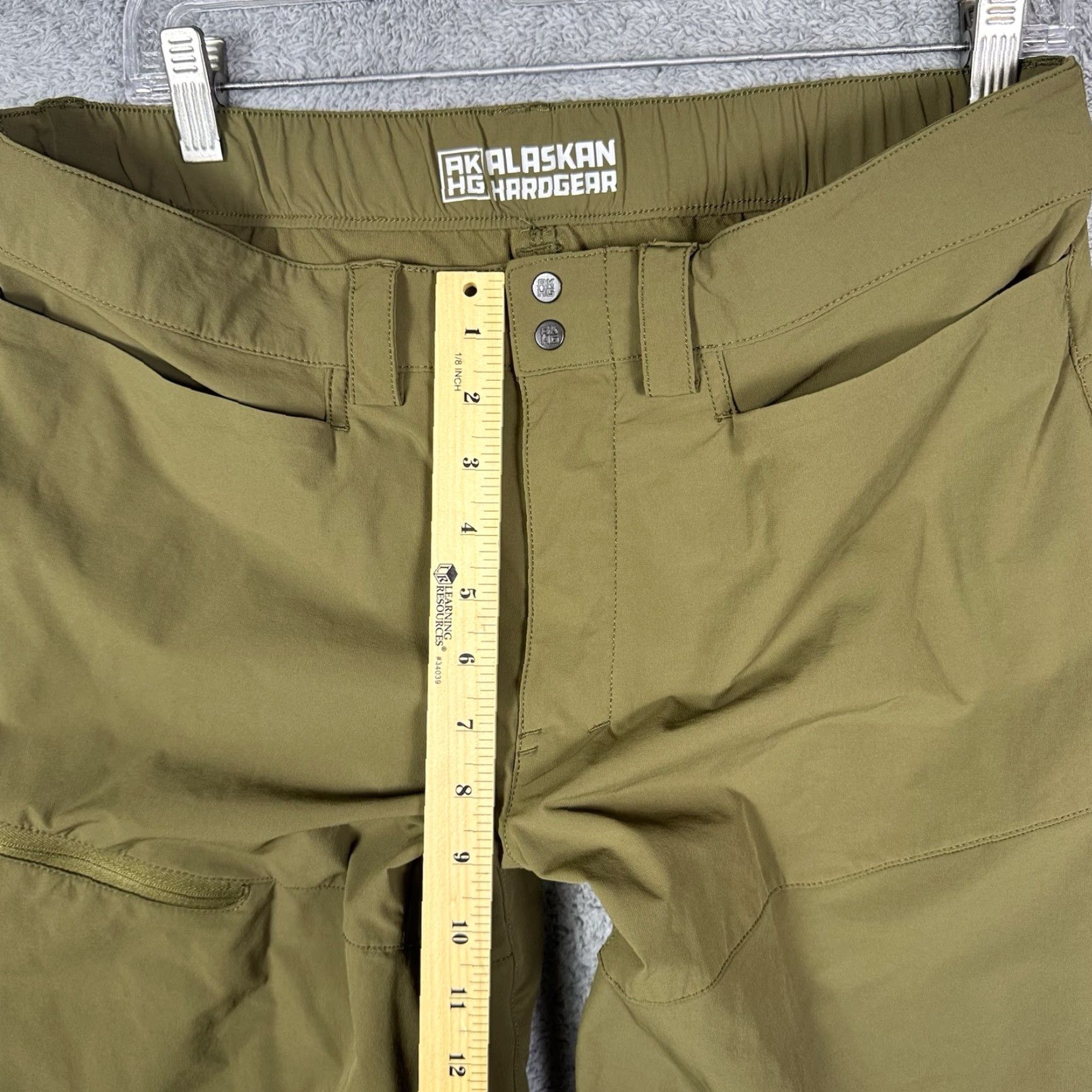 Vintage Alaskan Hardgear Pants Mens 34x32 Roadless Standard Softshell Cargo Hike 91322 Mens Pants Cargo Pockets Green 34in Inseam 32in Regular MSR 91322 Size US 34 / EU 50 - 7 Thumbnail