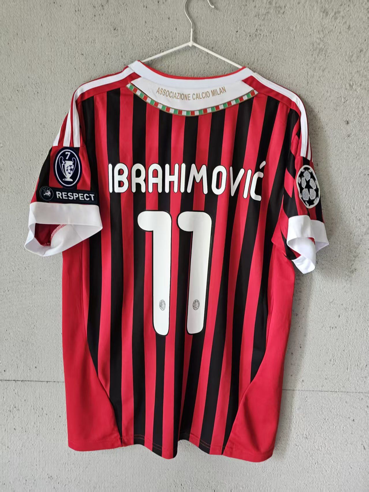 Other 2011 AC Milan #11 Ibrahimović Jersey Home Size US XL / EU 56 / 4 - 1 Thumbnail
