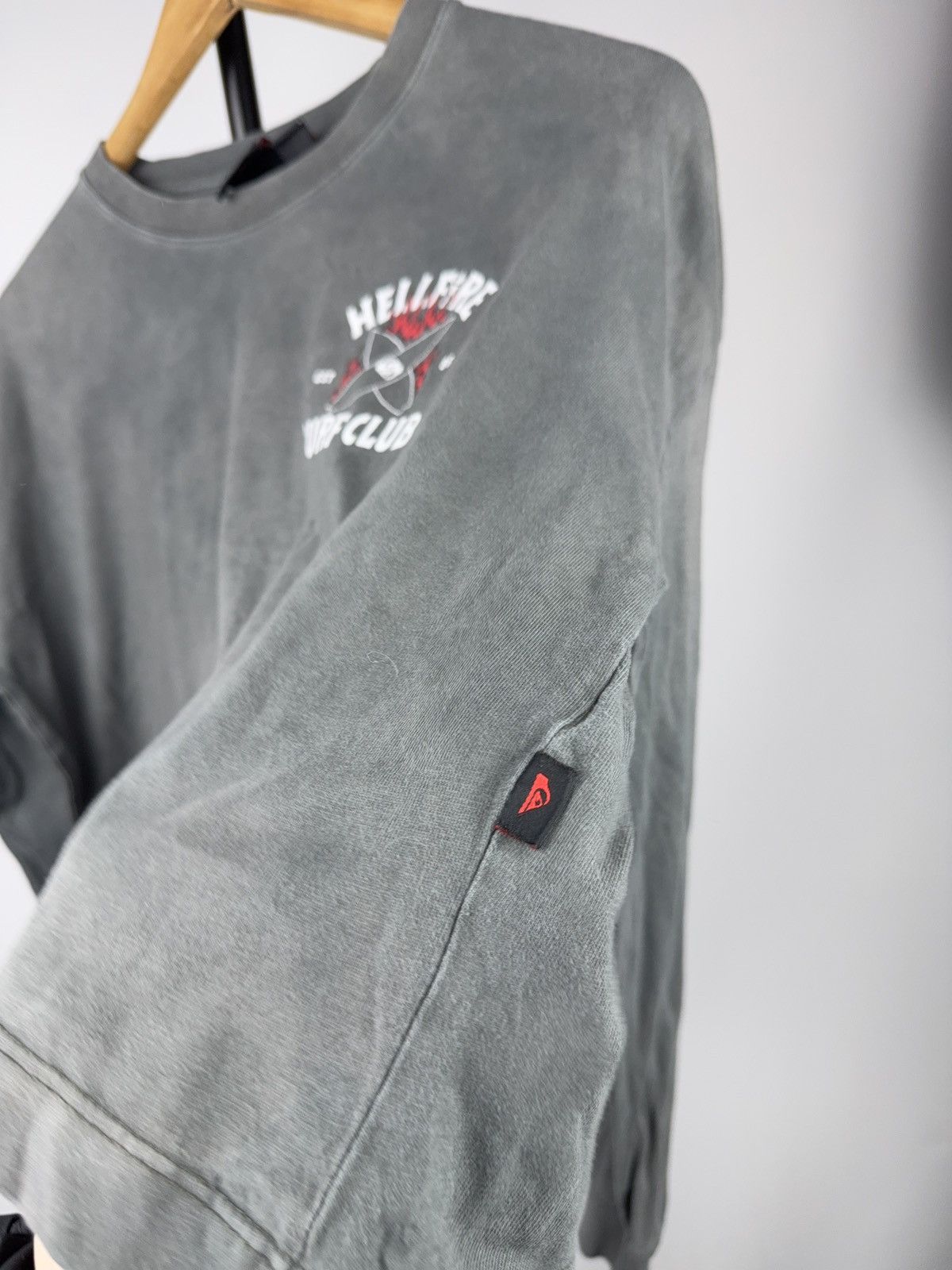 Quiksilver Quiksilver x Stranger Things Hellfire Surf Club Cropped long Size XS / US 0-2 / IT 36-38 - 3 Thumbnail
