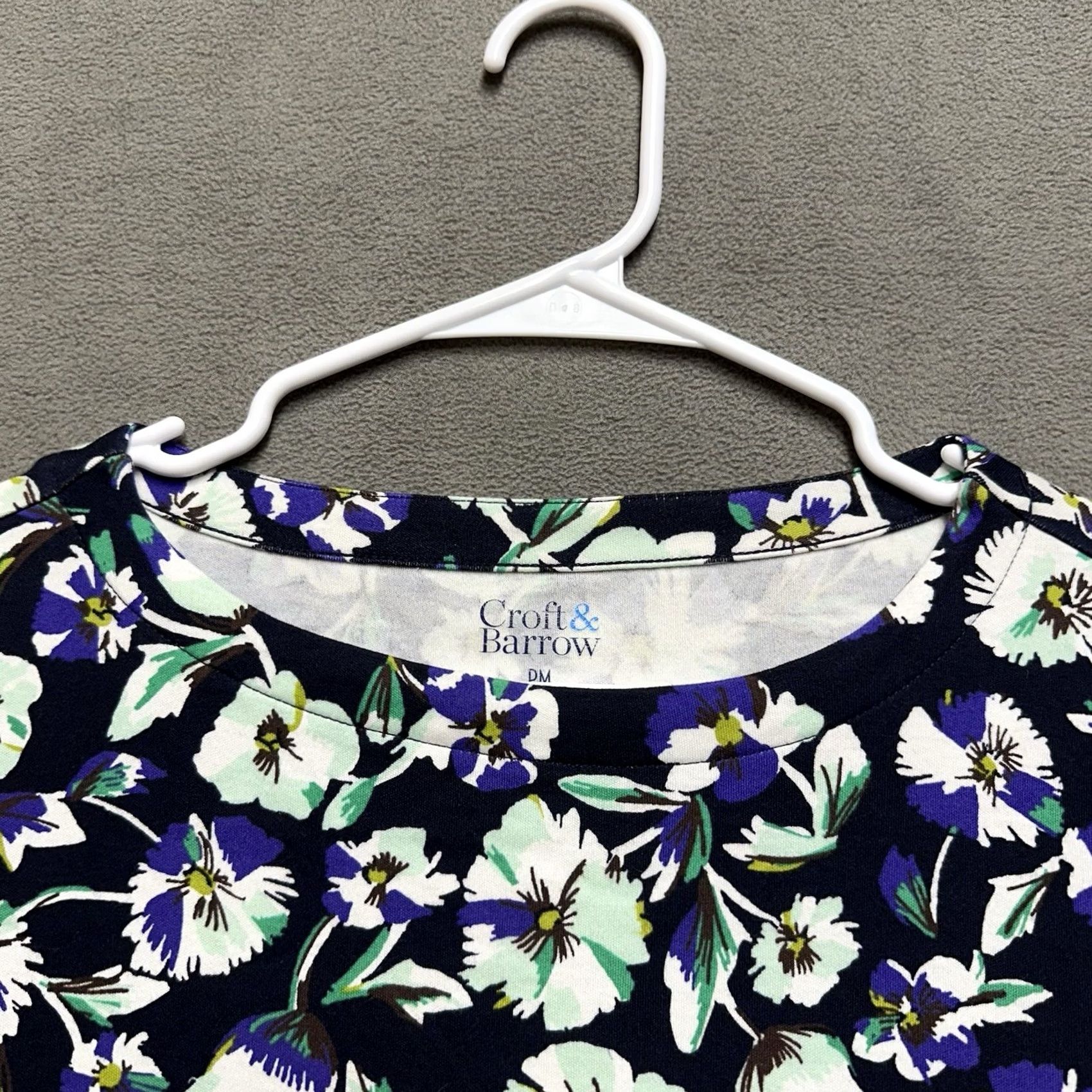 Croft & Barrow Croft & Barrow Blouse Womens PM Petite Blue Floral 3/4 Sleeve Boat Neck EUC Size M / US 6-8 / IT 42-44 - 4 Thumbnail