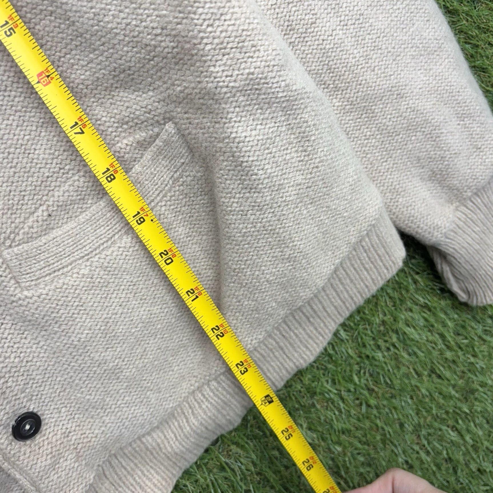 Vintage VINTAGE Alpaca Cardigan Sweater Womens Medium Beige Button Long Sleeve V-Neck Knit Grandmacore Classic Winter Fall Size M / US 6-8 / IT 42-44 - 7 Thumbnail