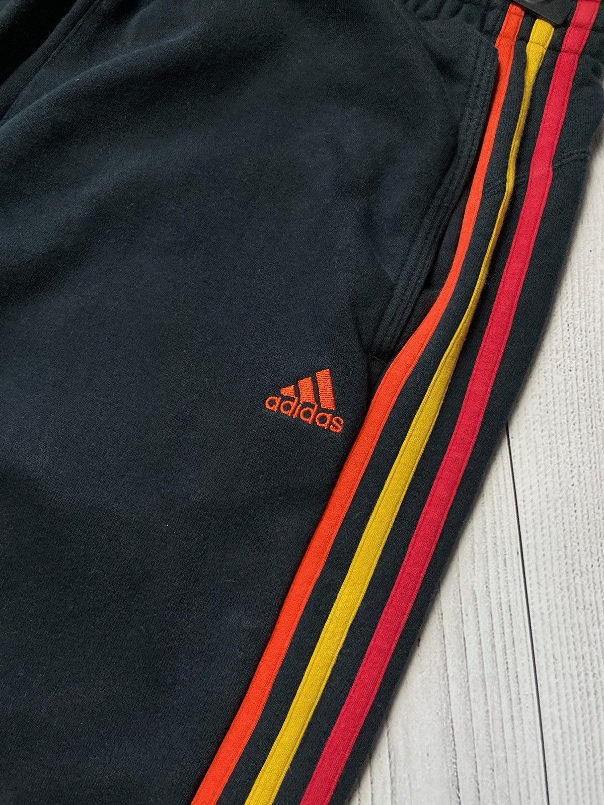 Adidas × Vintage Vintage adidas essentials performance size M striped Size US 32 / EU 48 - 2 Thumbnail