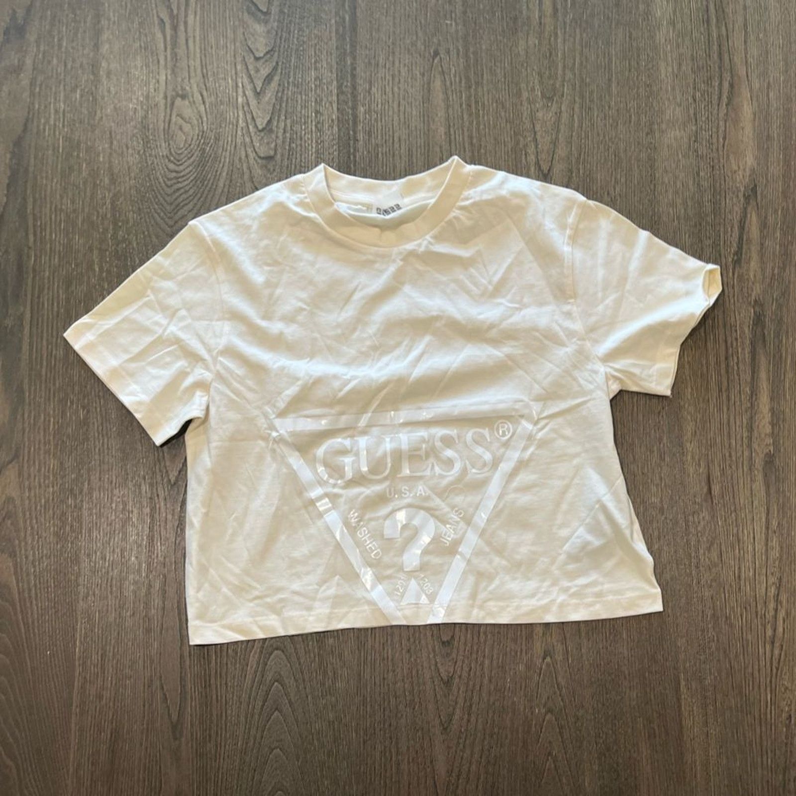 Guess NWOT Guess Light Beige Short Sleeve Crop Top Size M Size M / US 6-8 / IT 42-44 - 1 Thumbnail