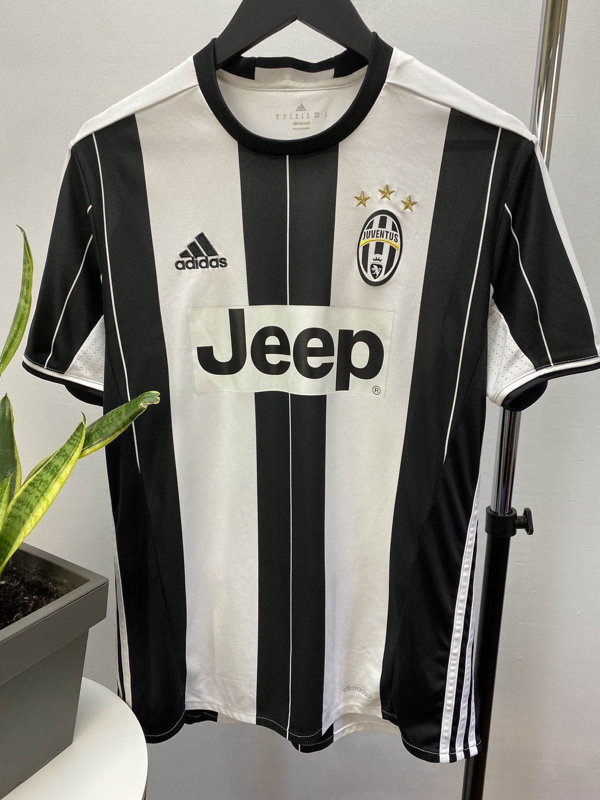 Adidas JUVENTUS ADIDAS 2016 2017 FOOTBALL HOME JERSEY Size US M / EU 48-50 / 2 - 8 Thumbnail