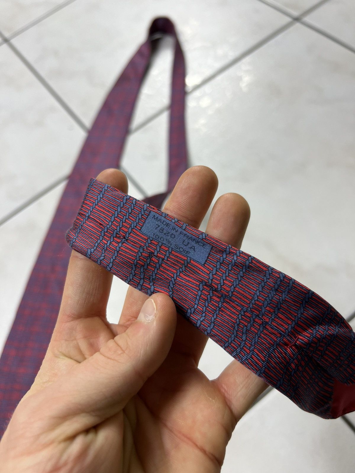 Vintage Hermes Paris silk tie luxury 7820 MA patterned red