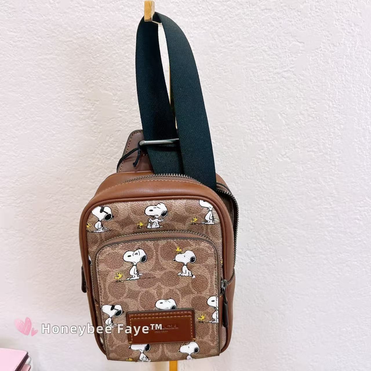 Coach Peanuts Racer Sling Pack in Signature Canvas With Snoopy Size ONE SIZE - 4 Thumbnail
