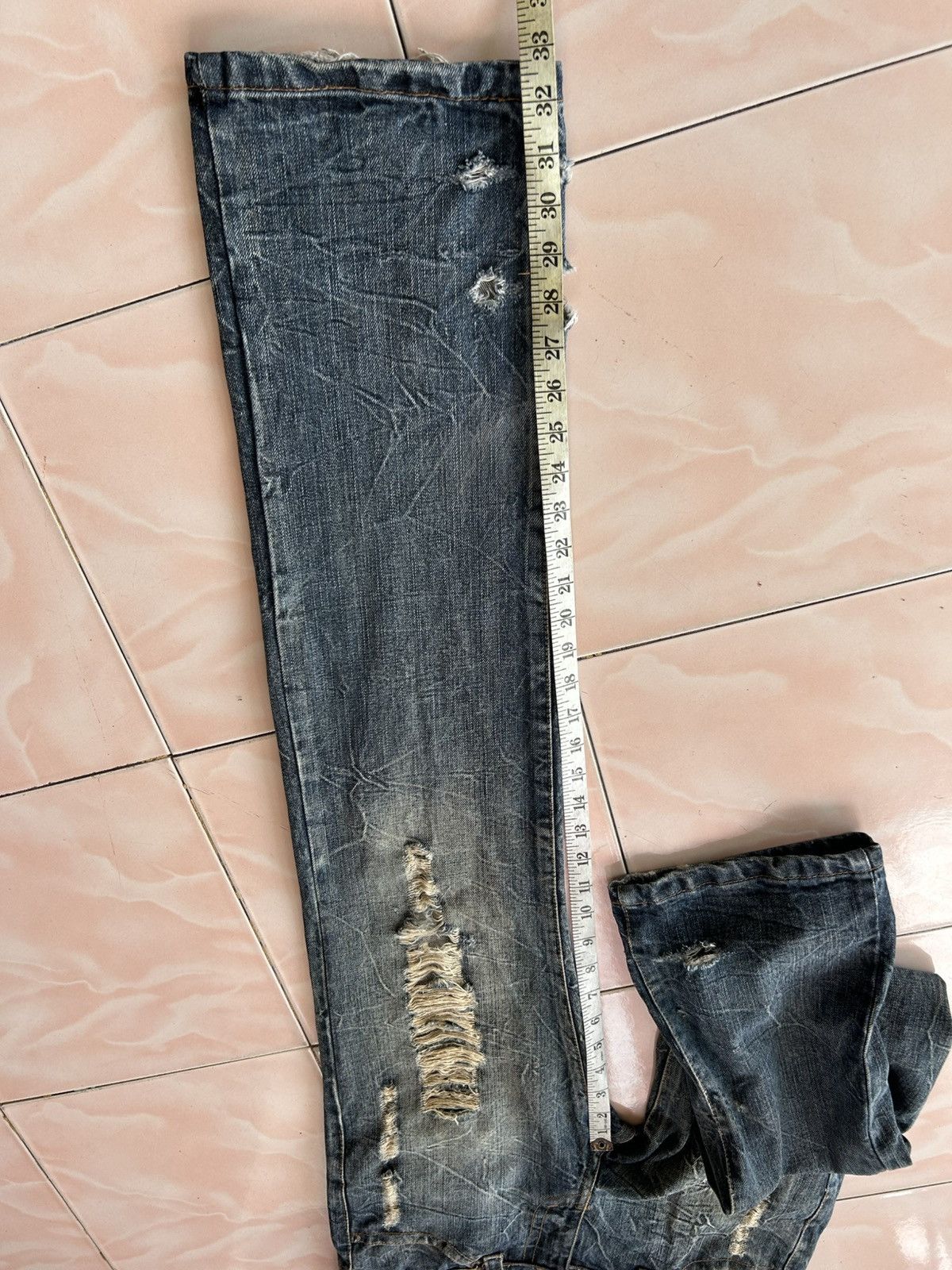 Japanese Brand K.U.I Paint Splattered Distressed Denim Size US 30 / EU 46 - 11 Thumbnail