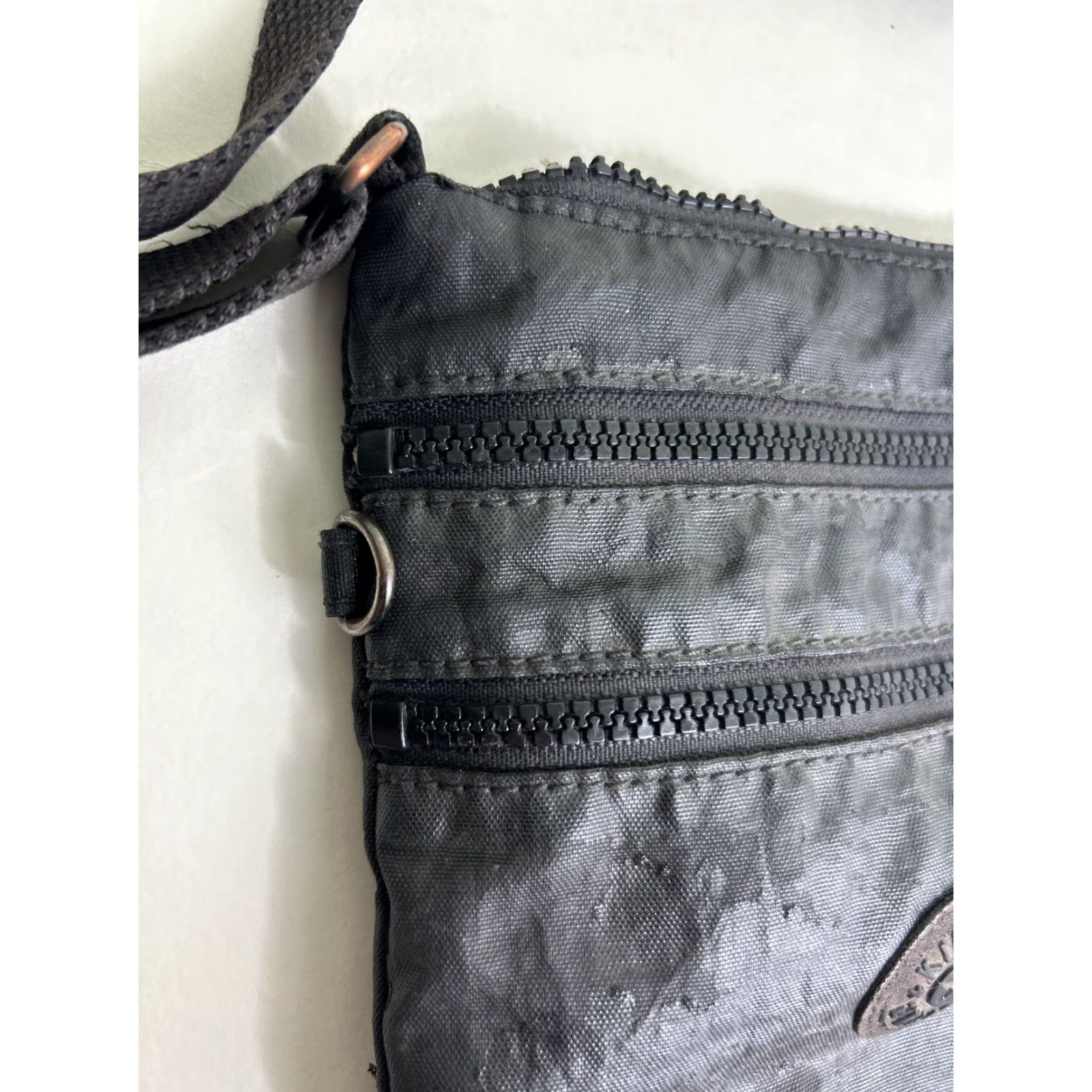 Vintage Kipling Crossbody Bag Black Small Women Zip Flaws Broken Zipper Peeling 7x6x1 Worn Size ONE SIZE - 4 Thumbnail