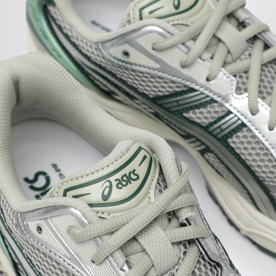 Asics o1d2blof0226 Low-Top Sneakers in Green/Silver Size US 11 / EU 44 - 5 Thumbnail