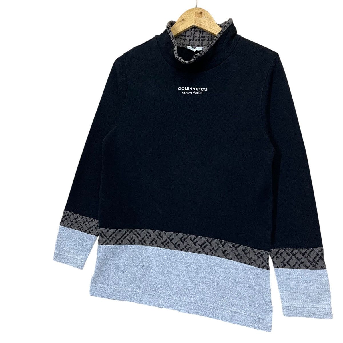 Japanese Brand Vintage Courreges Centre Logo Crewneck Sweatshirt Size US M / EU 48-50 / 2 - 3 Thumbnail