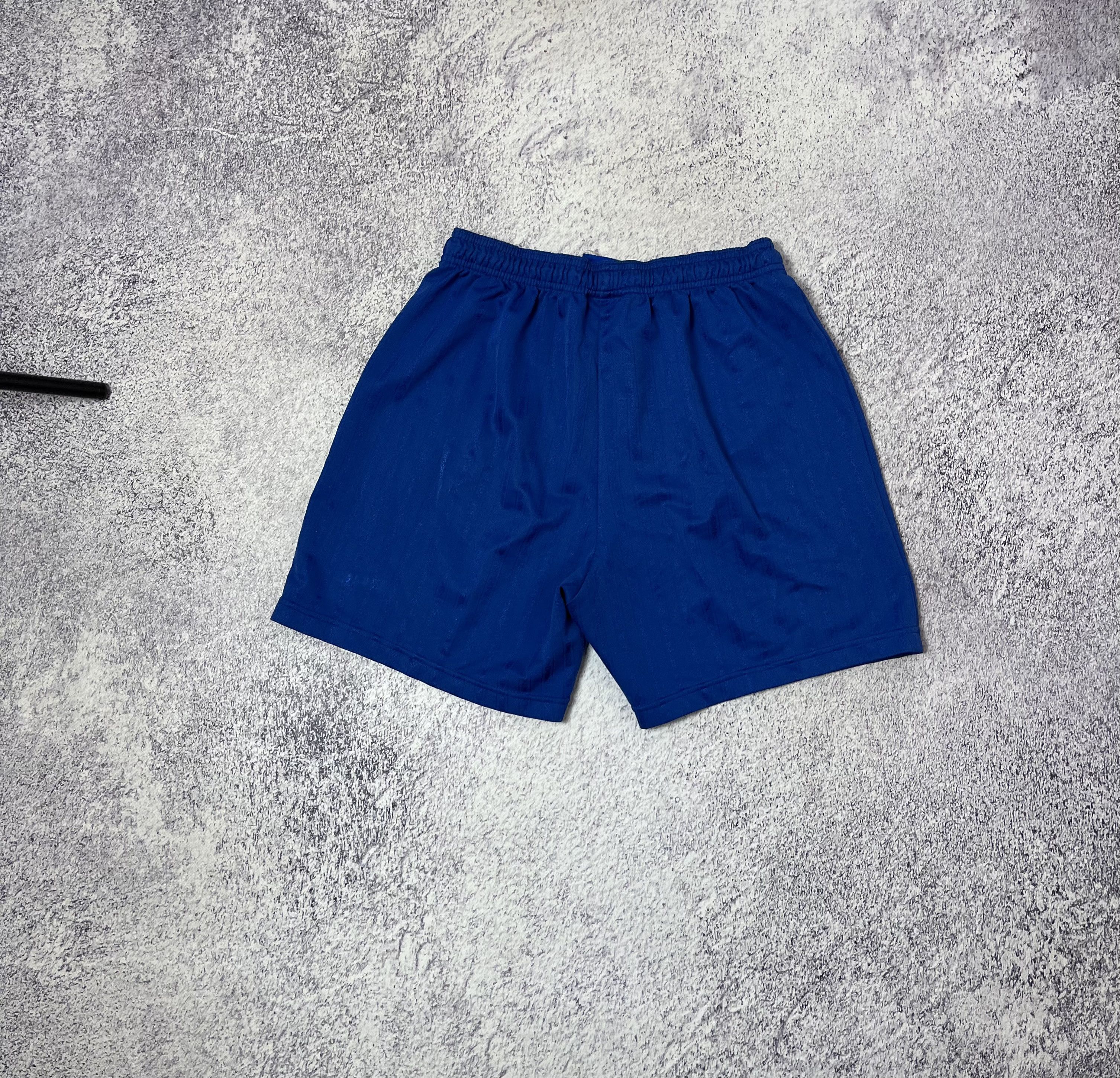 Umbro × Vintage Vintage mens short Umbro size 32 Size US 32 / EU 48 - 14 Thumbnail