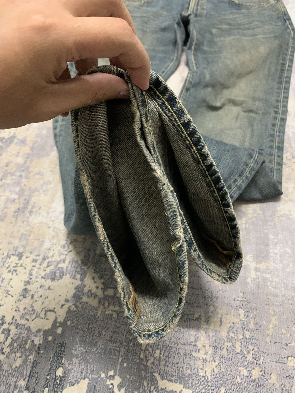 If Six Was Nine VTG JAPANESE UNIQLO MUD WASH STYLE FLARED JEANS Size US 32 / EU 48 - 7 Thumbnail