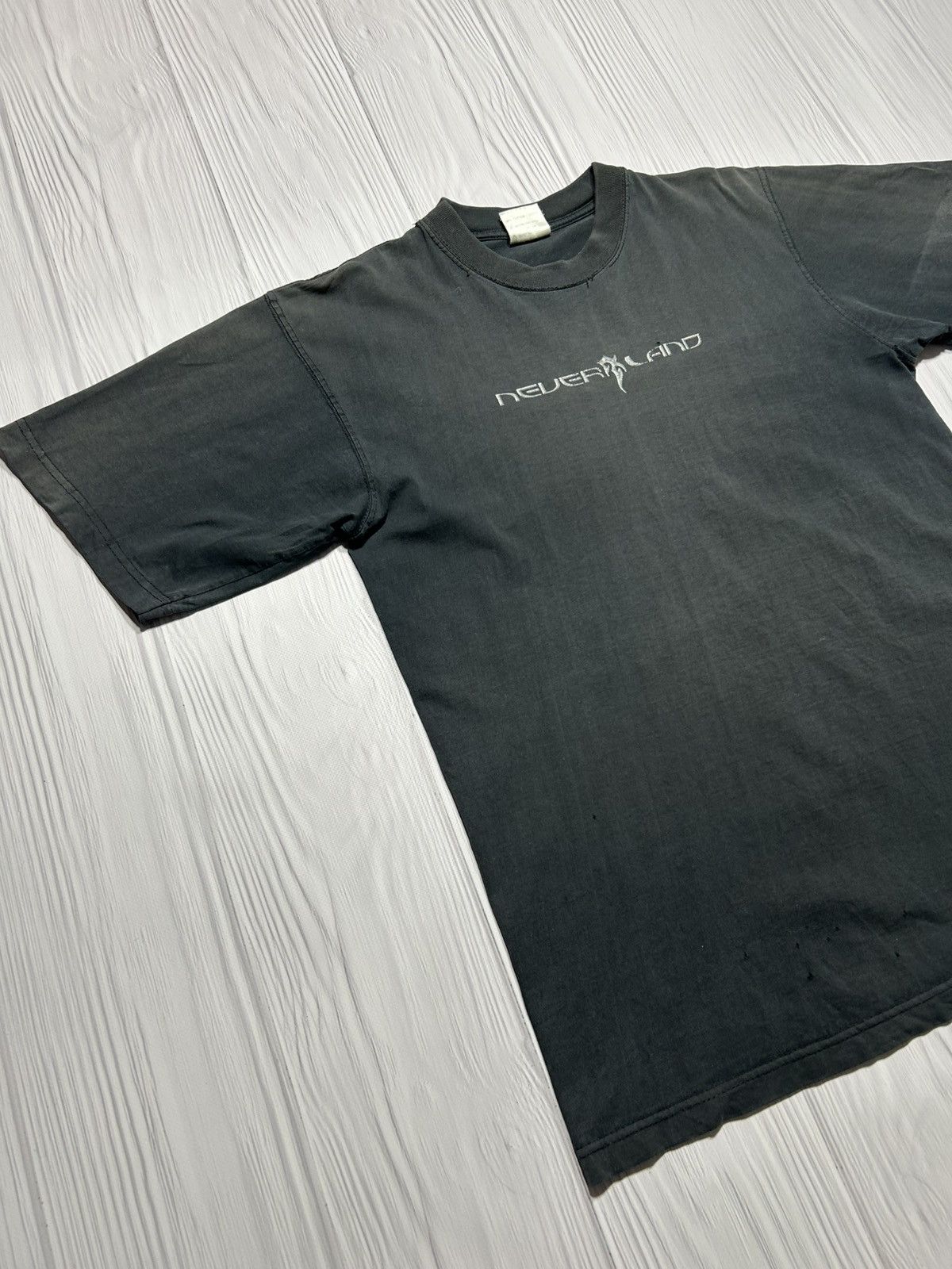 Vintage Vintage Y2K Never Land Tribal T-Shirt Size US S / EU 44-46 / 1 - 4 Thumbnail