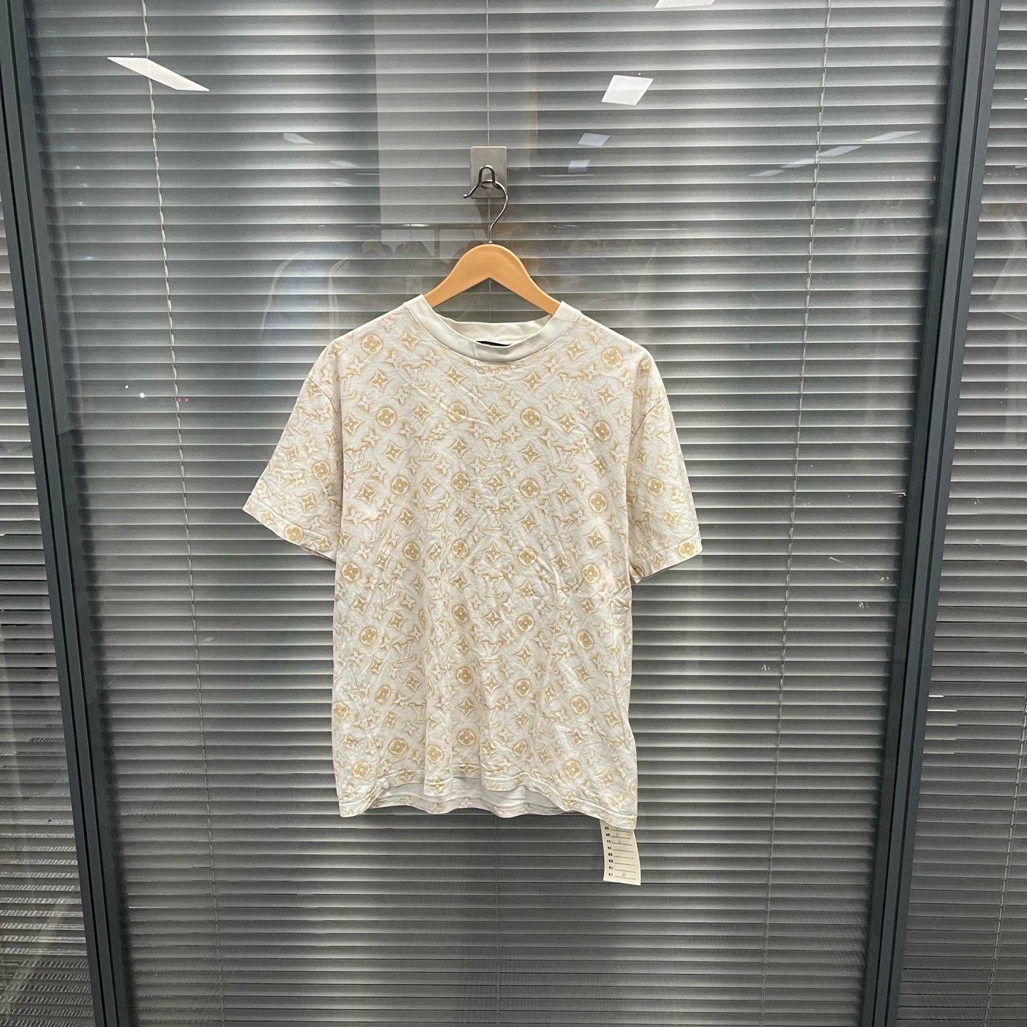 Louis Vuitton LV Cappuccino New AOP SS Tee M Size US M / EU 48-50 / 2 - 1 Thumbnail