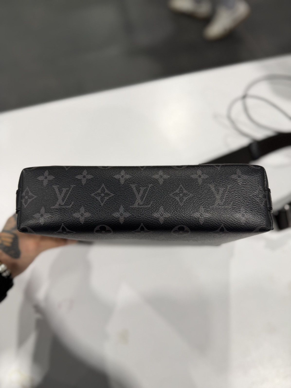 Louis Vuitton Louis Vuitton District PM Messenger Monogram Bag Size ONE SIZE - 12 Thumbnail