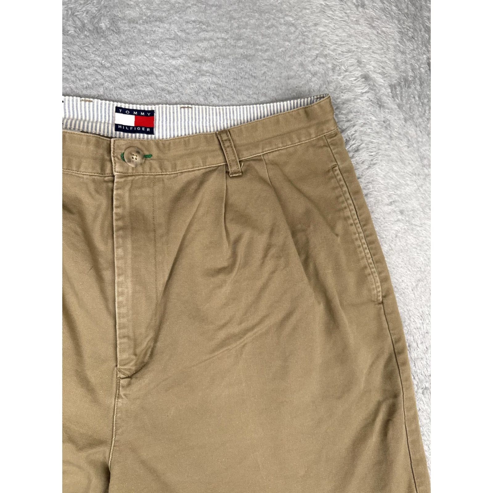 Tommy Hilfiger Tommy Hilfiger Shorts Mens 36 Beige Chino Pleated 8 Inseam Casual Summer Size US 36 / EU 52 - 5 Thumbnail