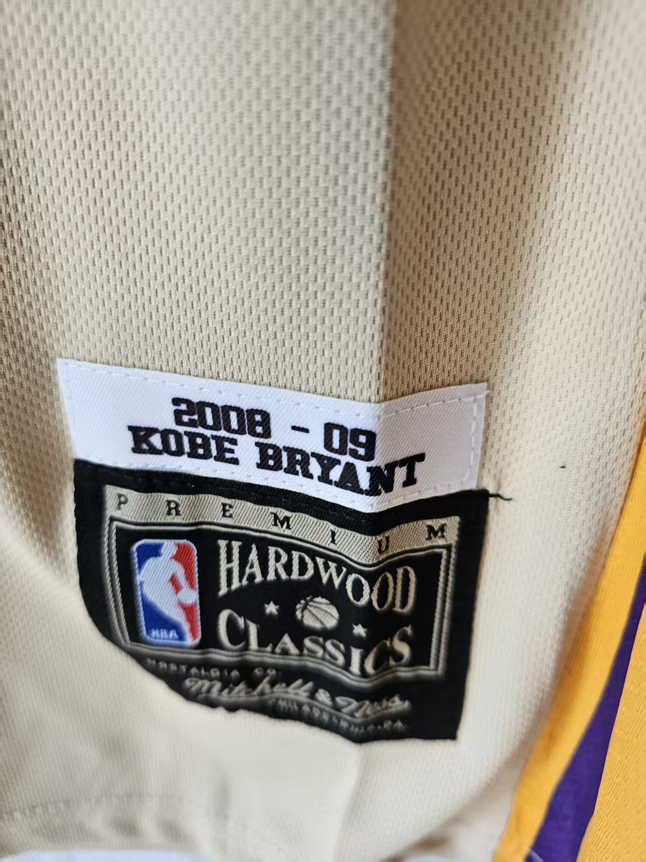 NBA Los Angeles Lakers 24 Kobe Bryant Jersey Stitched Beige Size US M / EU 48-50 / 2 - 4 Thumbnail