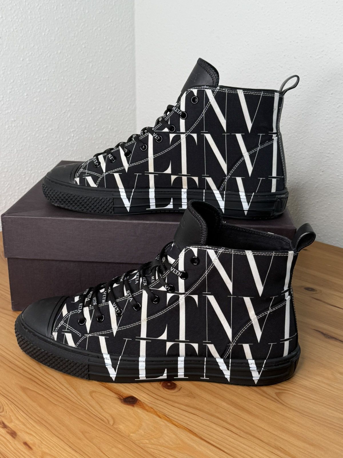 Valentino Valentino Garavani VLTN High Top Sneakers Size 12 Size US 12 / EU 45 - 4 Thumbnail