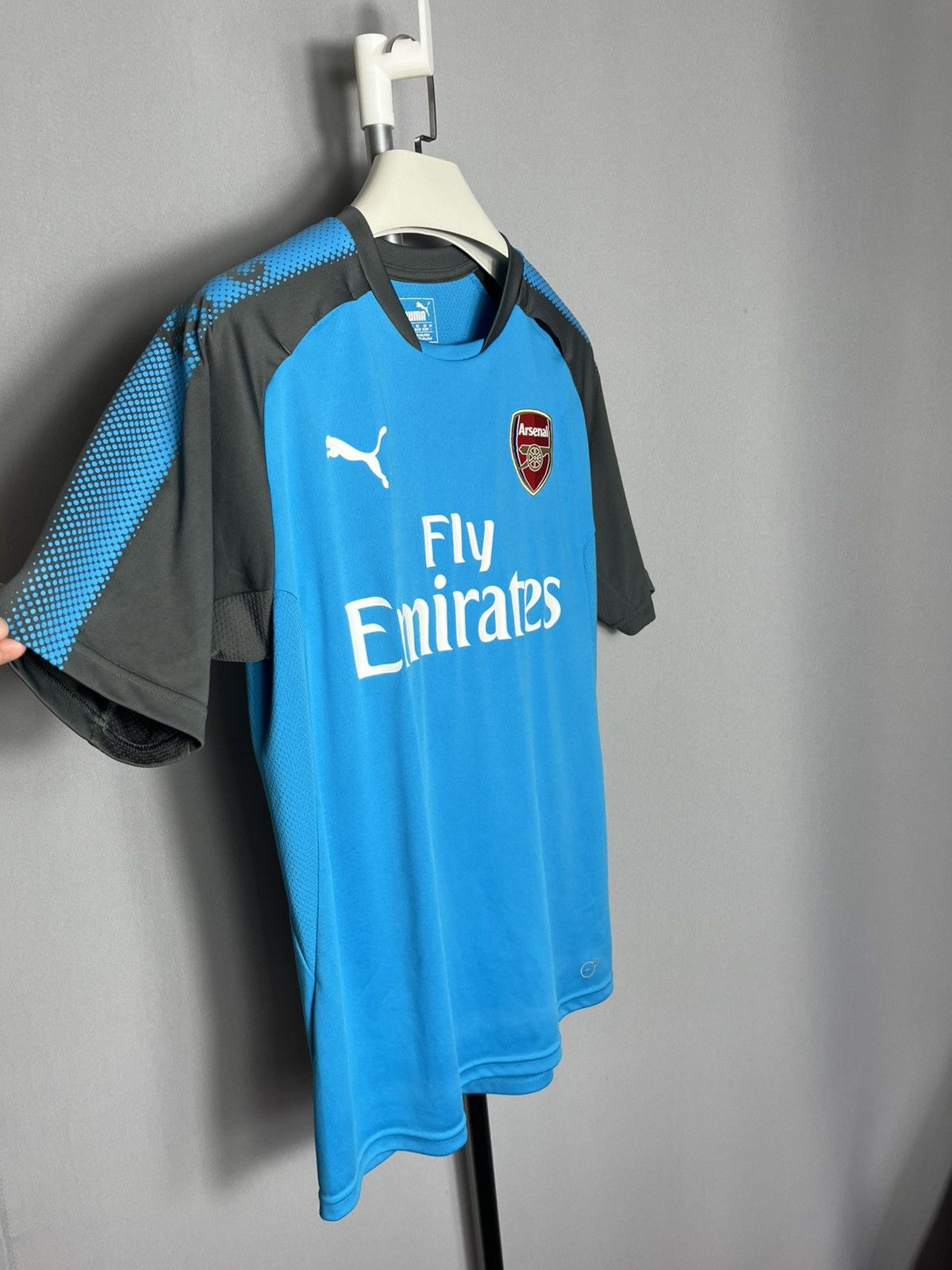 Puma PUMA FC ARSENAL 2018/2019 TRAINING SOCCER FOOTBALL JERSEY Size US L / EU 52-54 / 3 - 9 Thumbnail