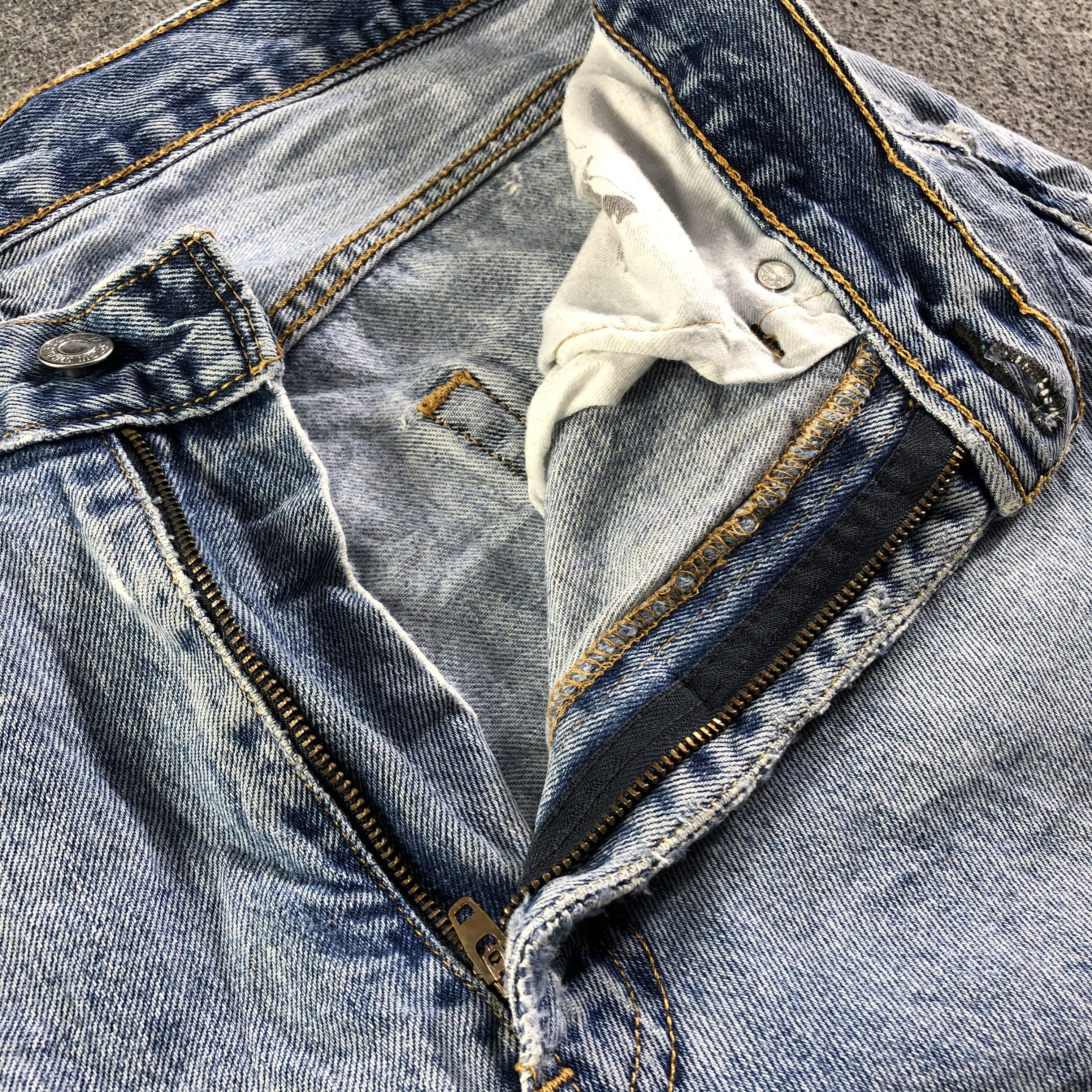 Levi's Vintage Blue Wash Levis Jeans-J4244 Size US 33 - 10 Thumbnail