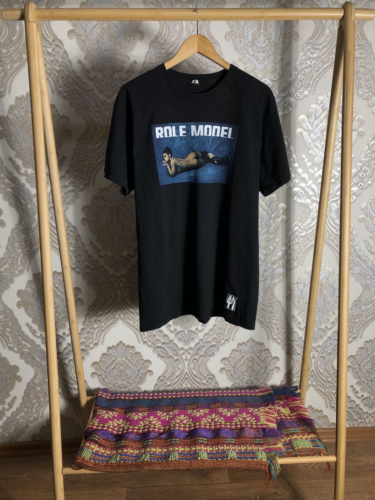 Rap Tees VINTAGE RIHANNA SEXY BIG LOGO T-SHIRT HIP HOP CASUAL Y2K 90s Size US L / EU 52-54 / 3 - 2 Thumbnail