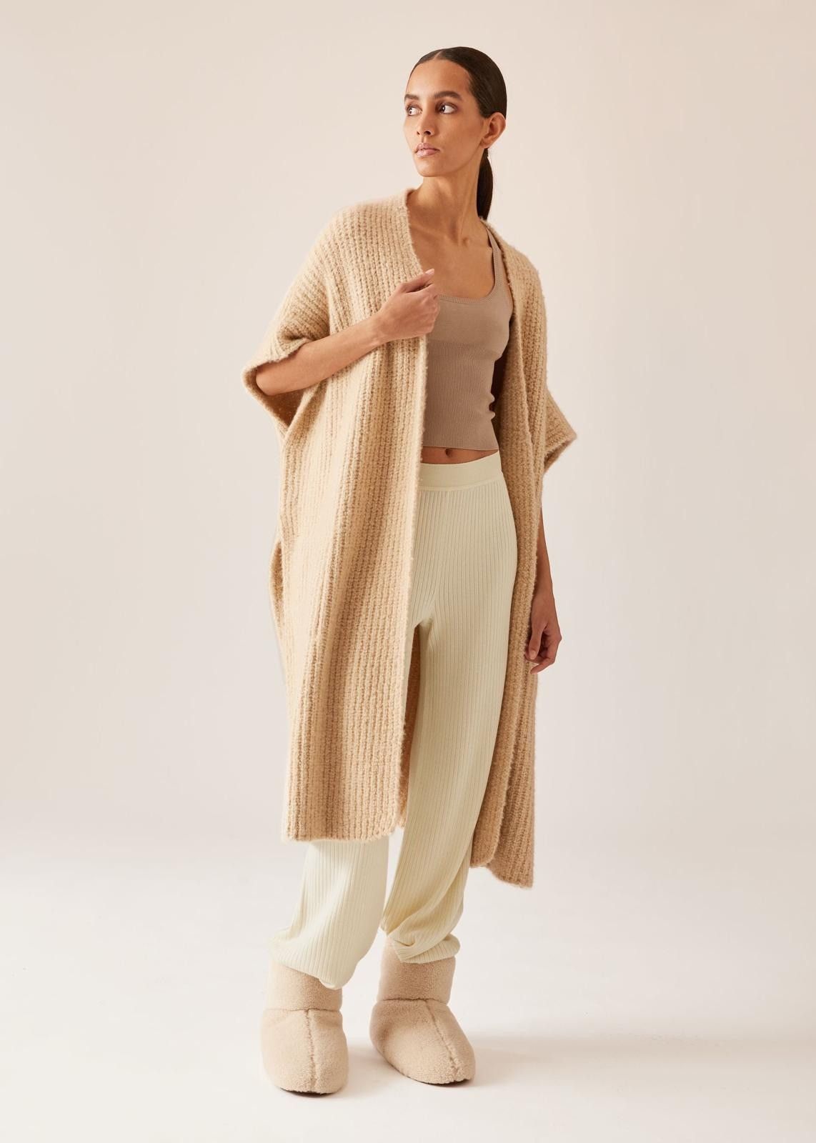 o1srvl11e1125 FAM8024 Cocooning AF Pant in Off White