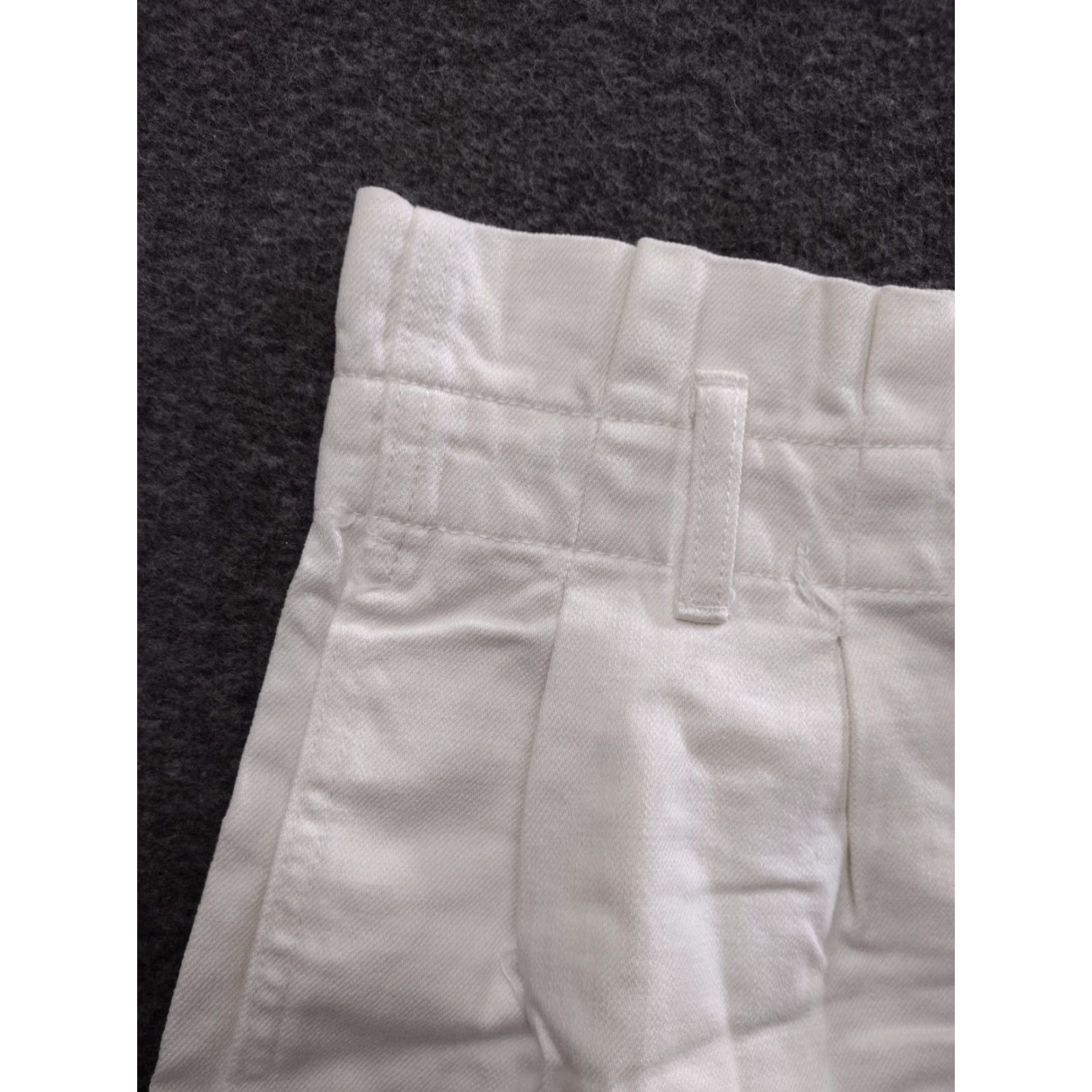 Forever 21 FOREVER 21 Denim Shorts Ivory 30 Women's Denim Shorts with Cuffed 2-Button Closure Belt Loops Mid Rise Size 30" / US 8 / IT 44 - 7 Thumbnail