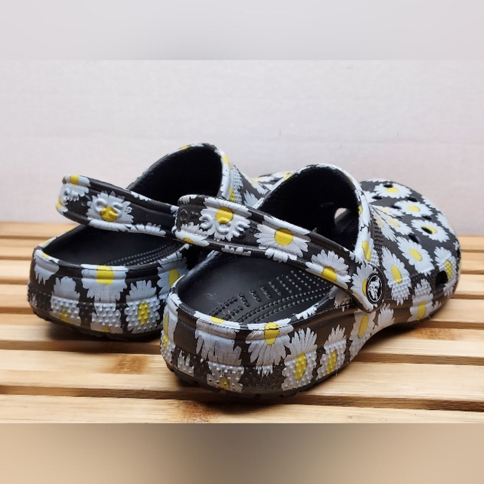 Crocs CROCS Womens Daisy Print Clog Sandals Size 8 Size US 8 / IT 38 - 6 Thumbnail
