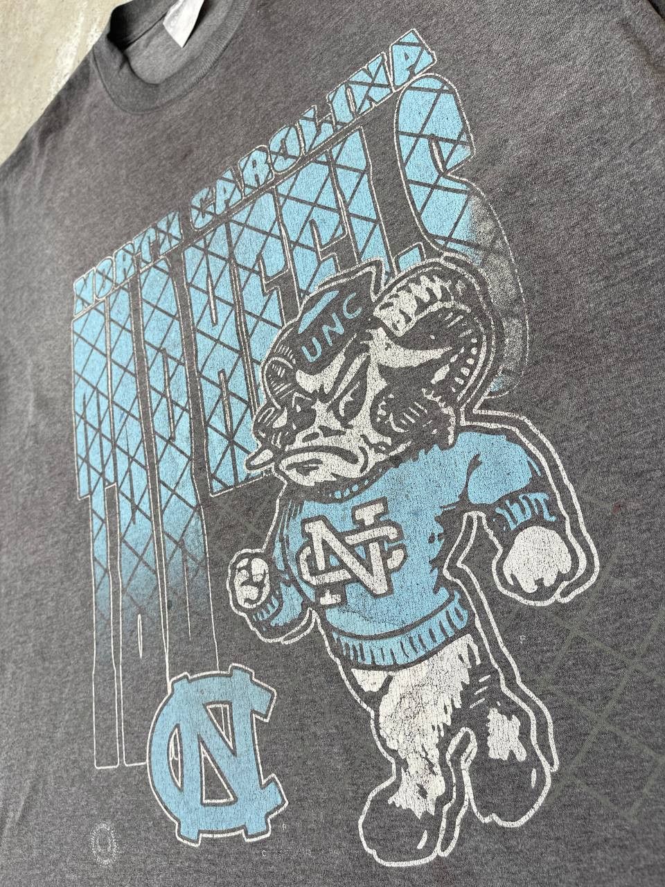 Vintage Vintage 90s North Carolina Tarheels Collegiate T Shirt Size US XL / EU 56 / 4 - 3 Thumbnail