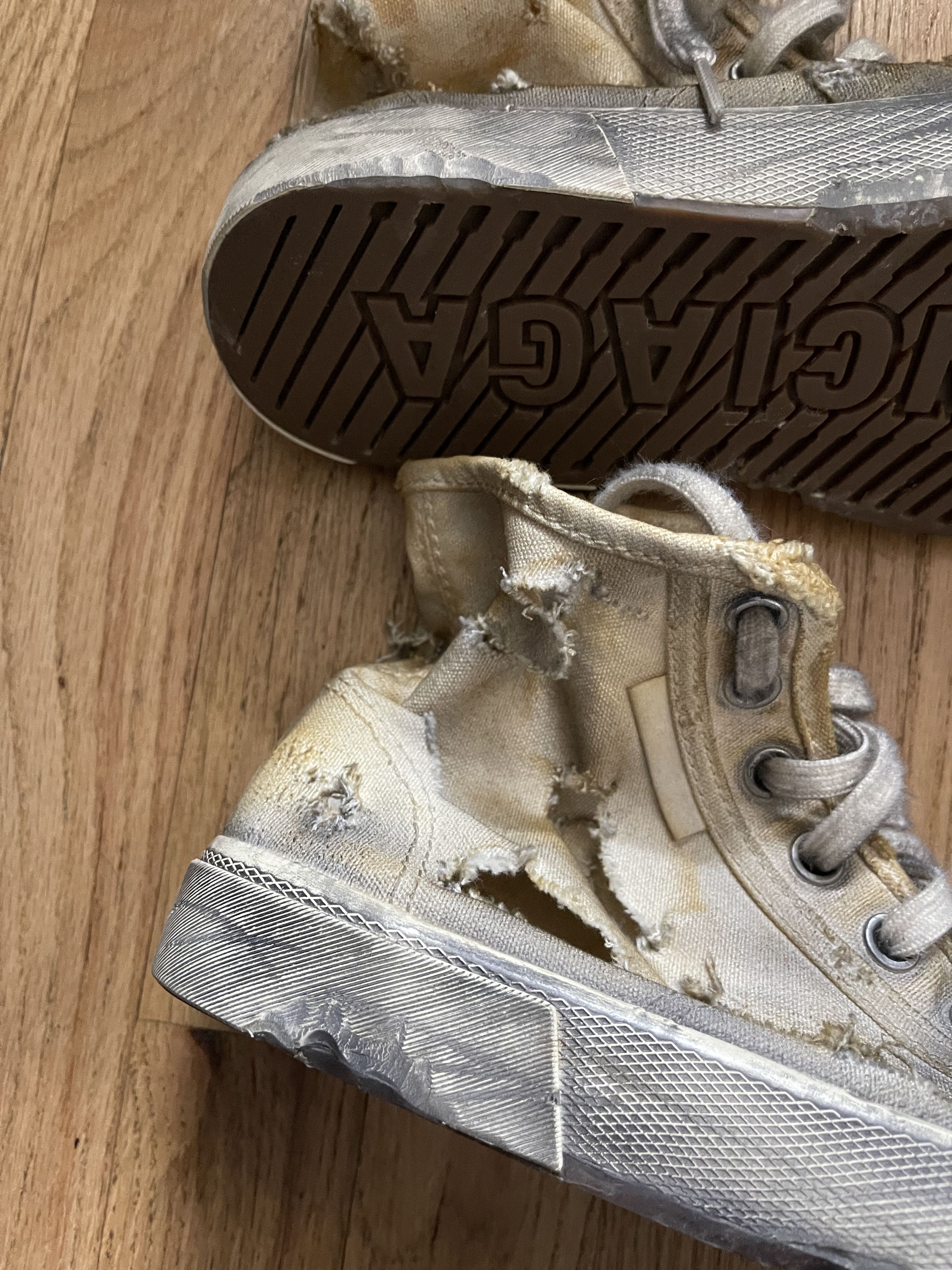 Balenciaga New Destroyed Paris Sneakers (41) Fits 41-42 US 8-9 Size US 8 / EU 41 - 11 Thumbnail