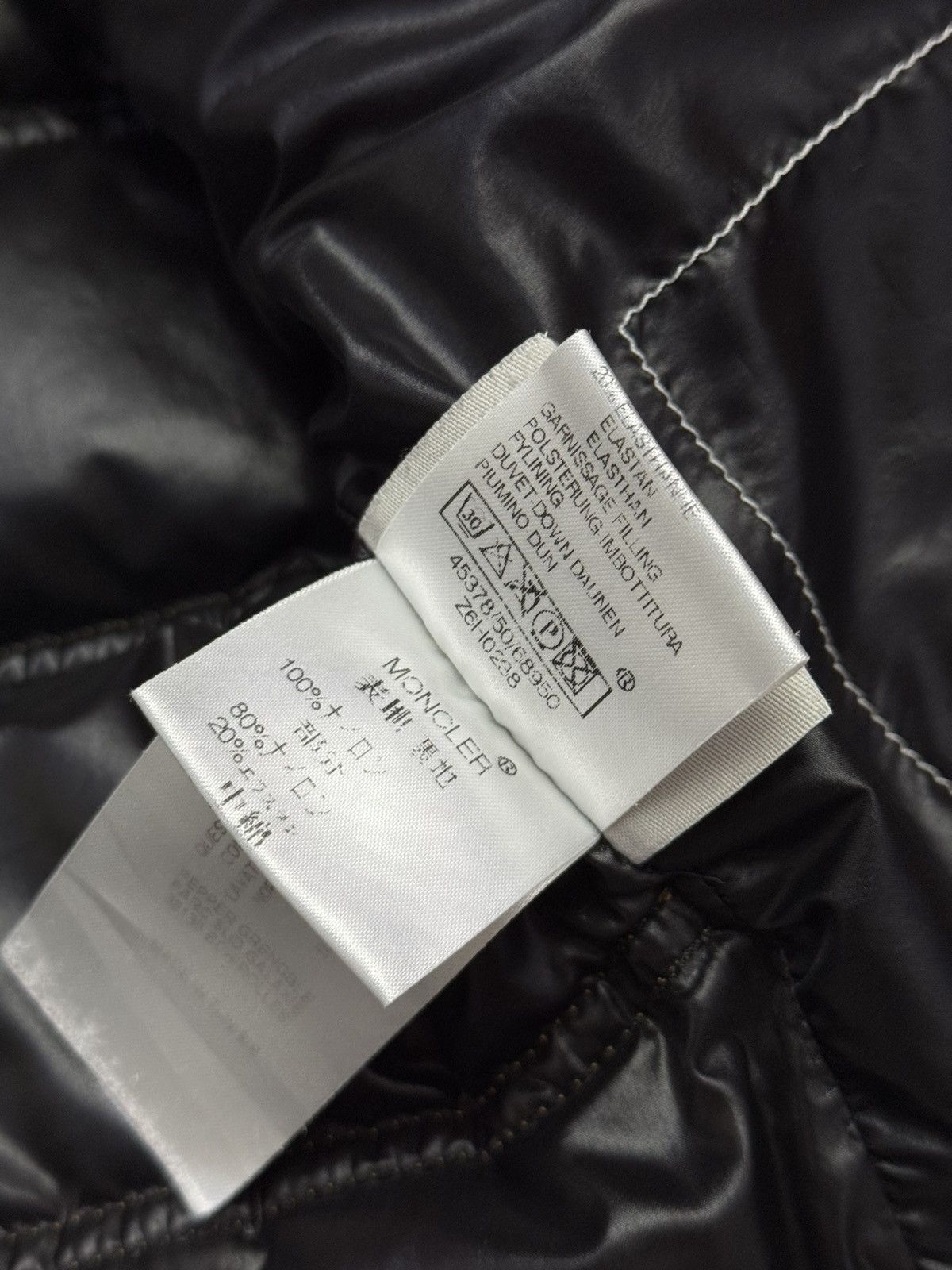 Moncler Moncler vintage down jacket Size XS / US 0-2 / IT 36-38 - 24 Thumbnail