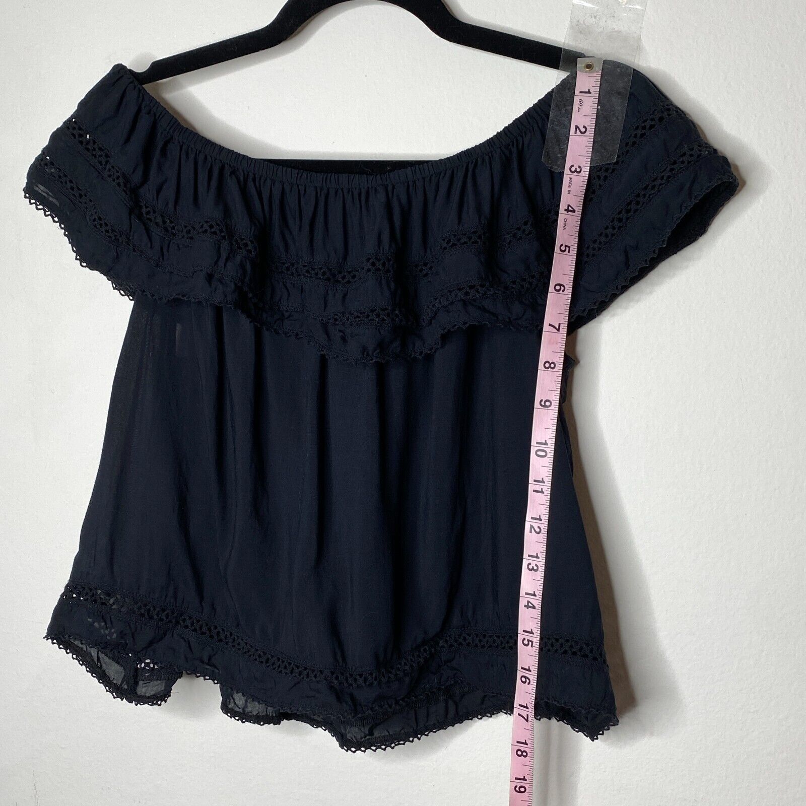 Aritzia Hollande Black Off Shoulder Crochet Ruffle Crop Blouse XS Size XS / US 0-2 / IT 36-38 - 11 Thumbnail