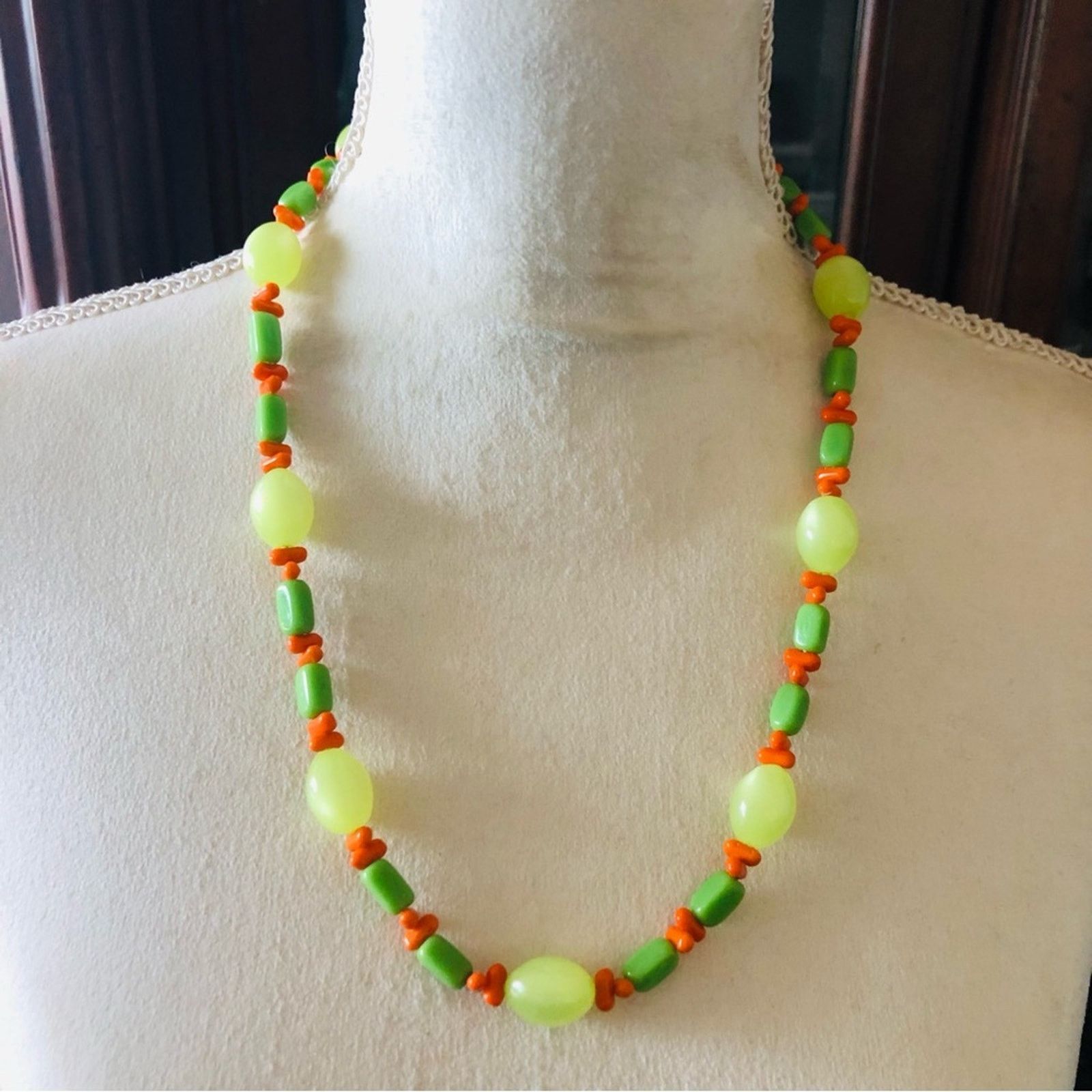 Vintage Vintage 60s-70s bright acrylic bead necklace Size ONE SIZE - 3 Thumbnail
