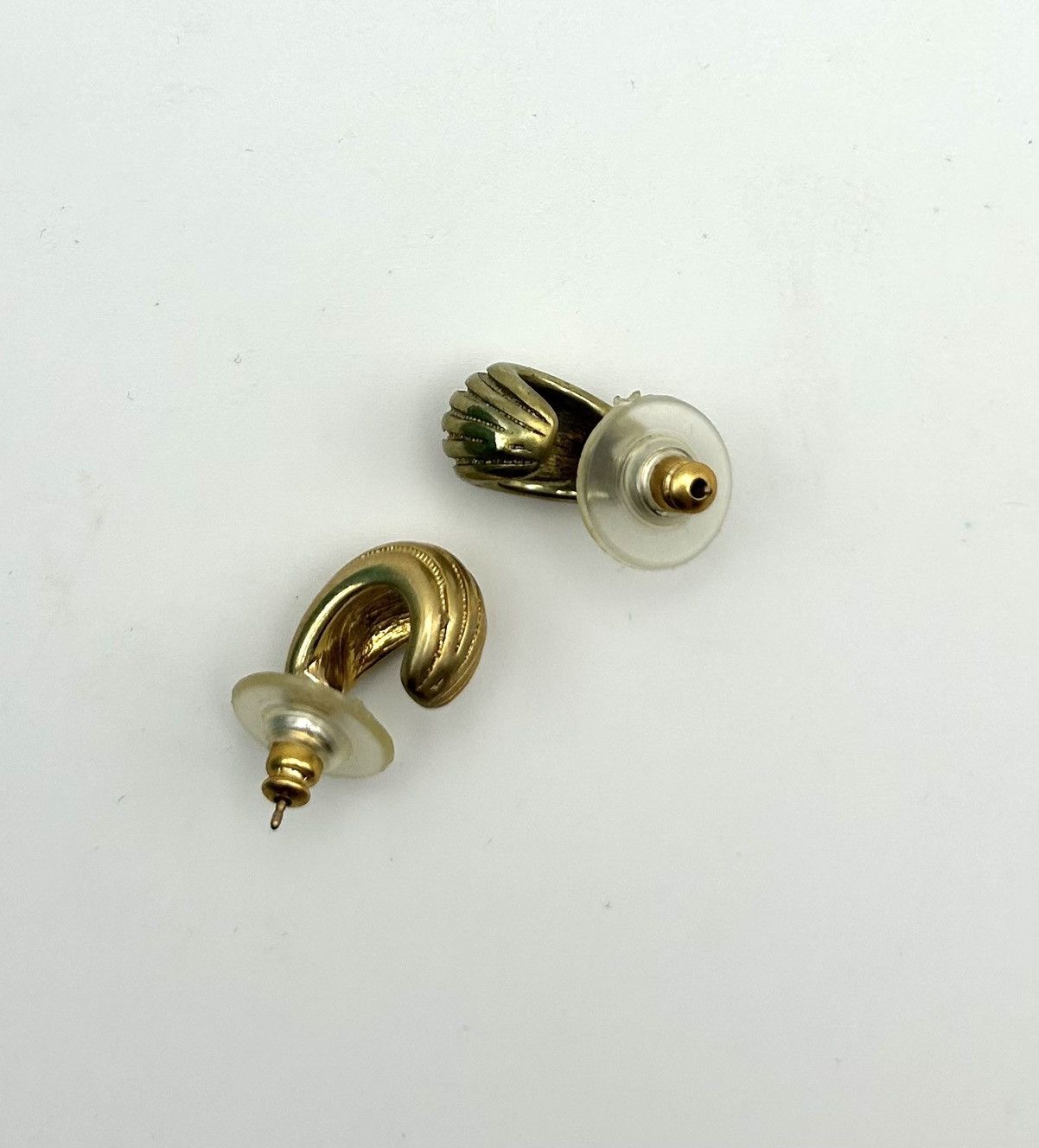 Other Vintage Ribbed Gold Half-Hoop Earrings – Textured Classic Size ONE SIZE - 1 Thumbnail