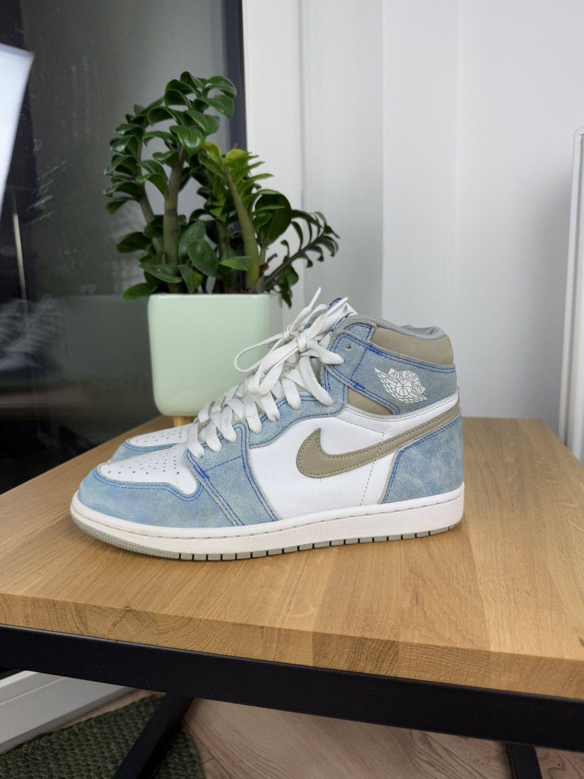 Jordan Brand × Nike Nike Air Jordan 1 “Hyper Royal” Size US 8.5 / EU 41-42 - 1 Thumbnail