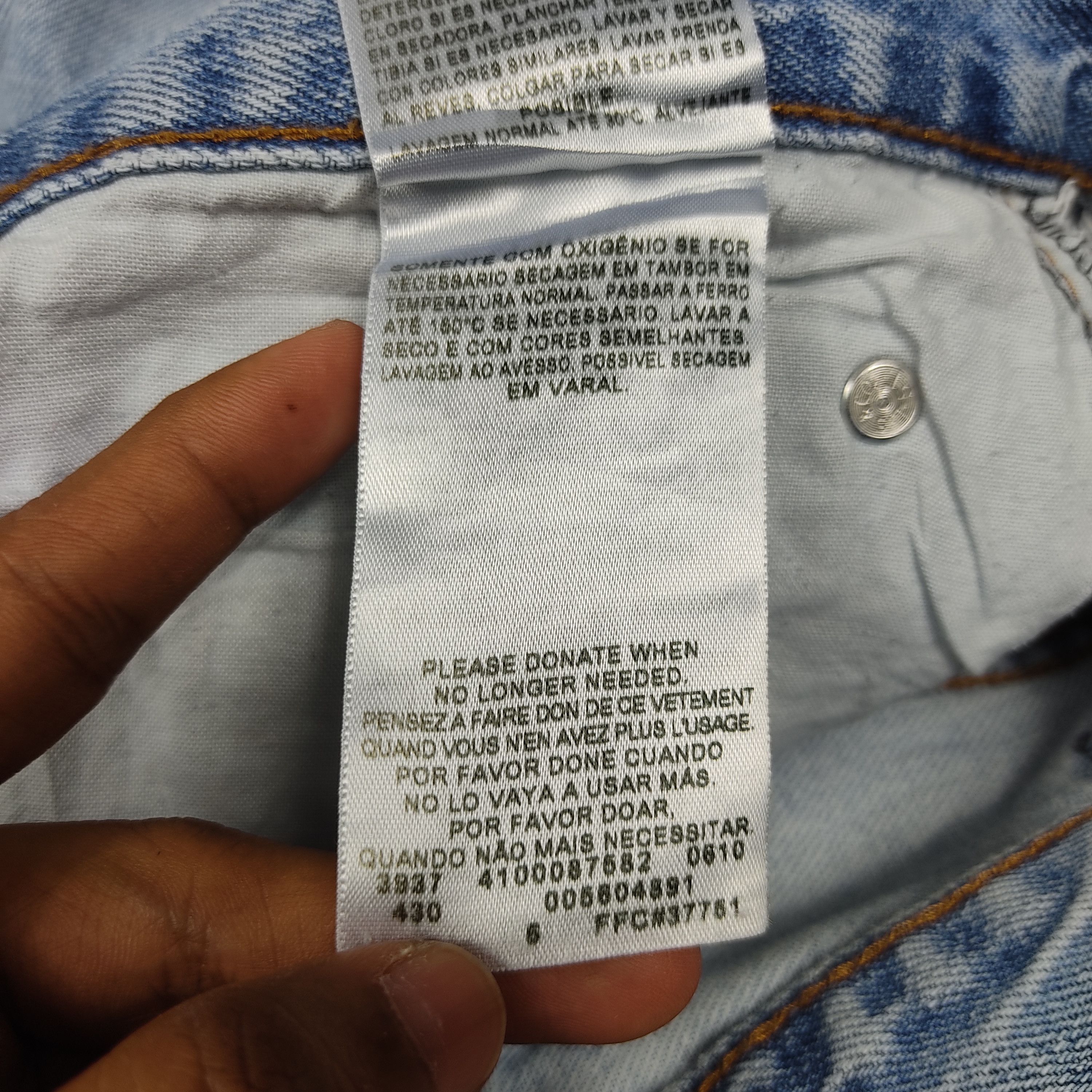 Levi's × Vintage Vintage Levis 560 Blue Light Wash Jeans L343 Size US 33 - 17 Thumbnail