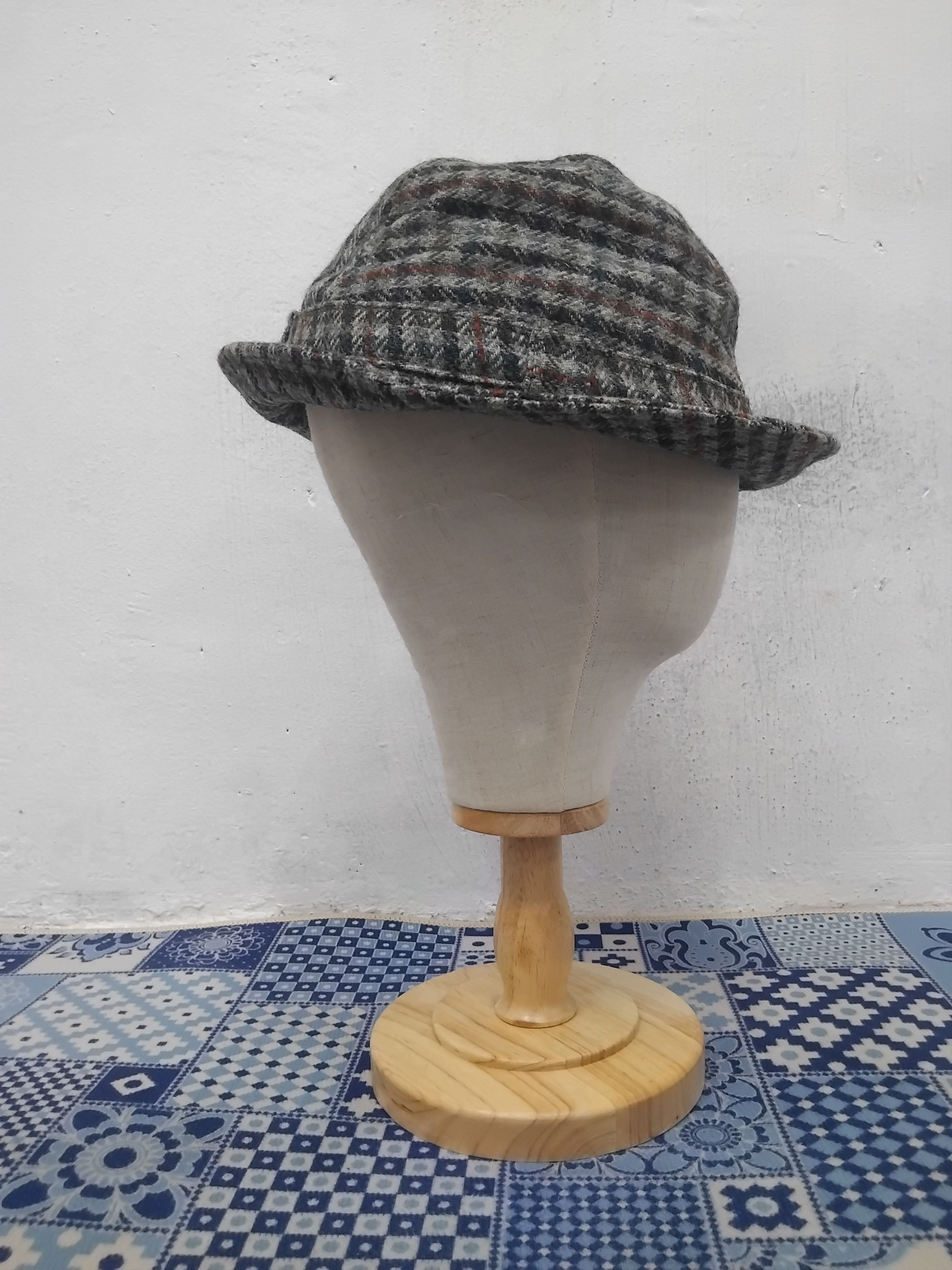 Harrods 💥Harrods checkered grey chicanos style hat Size 38 - 7 Thumbnail